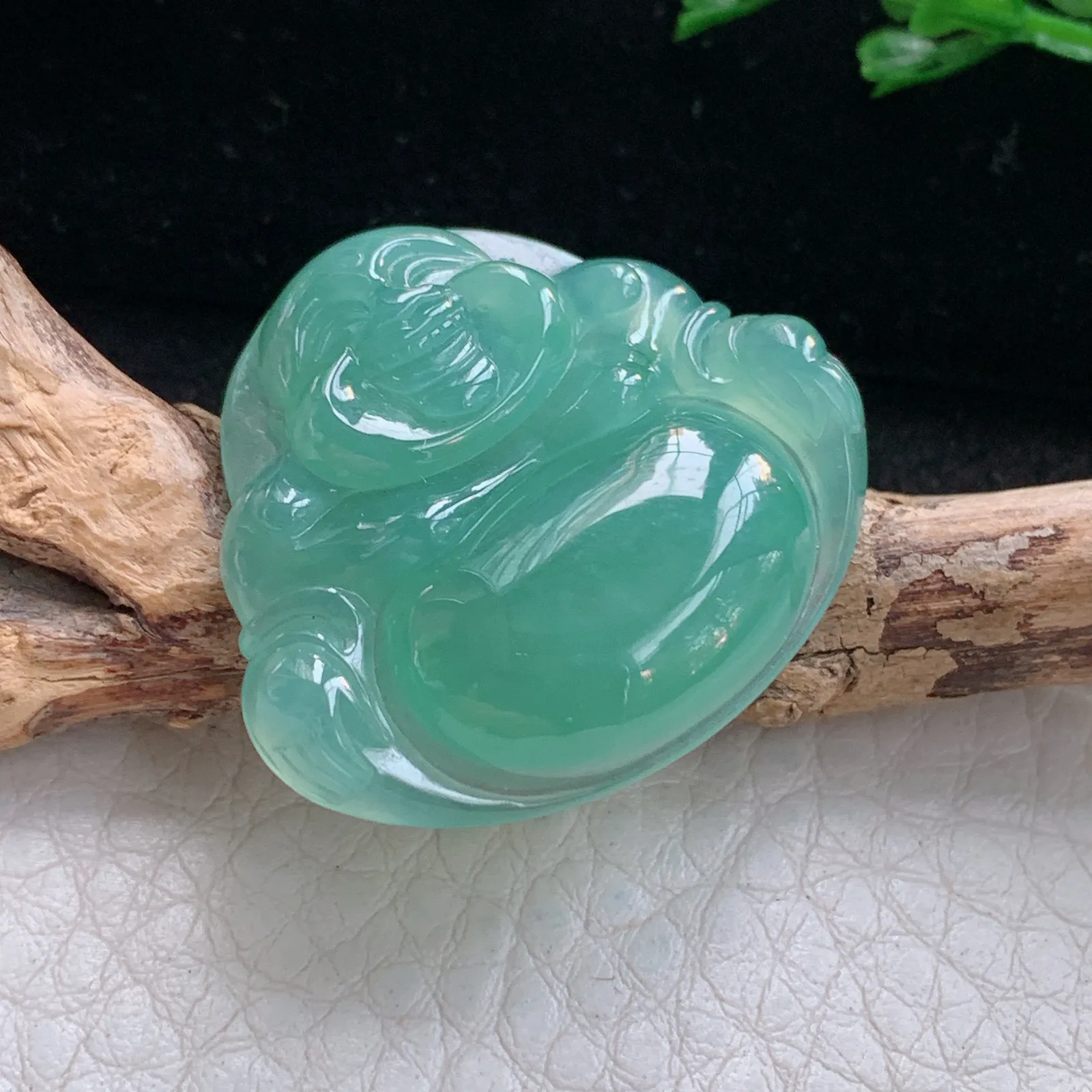 gp实拍27.8*33.3*6缅甸翡翠a货精雕湖水蓝开心佛 佛公玉吊坠 玉挂件