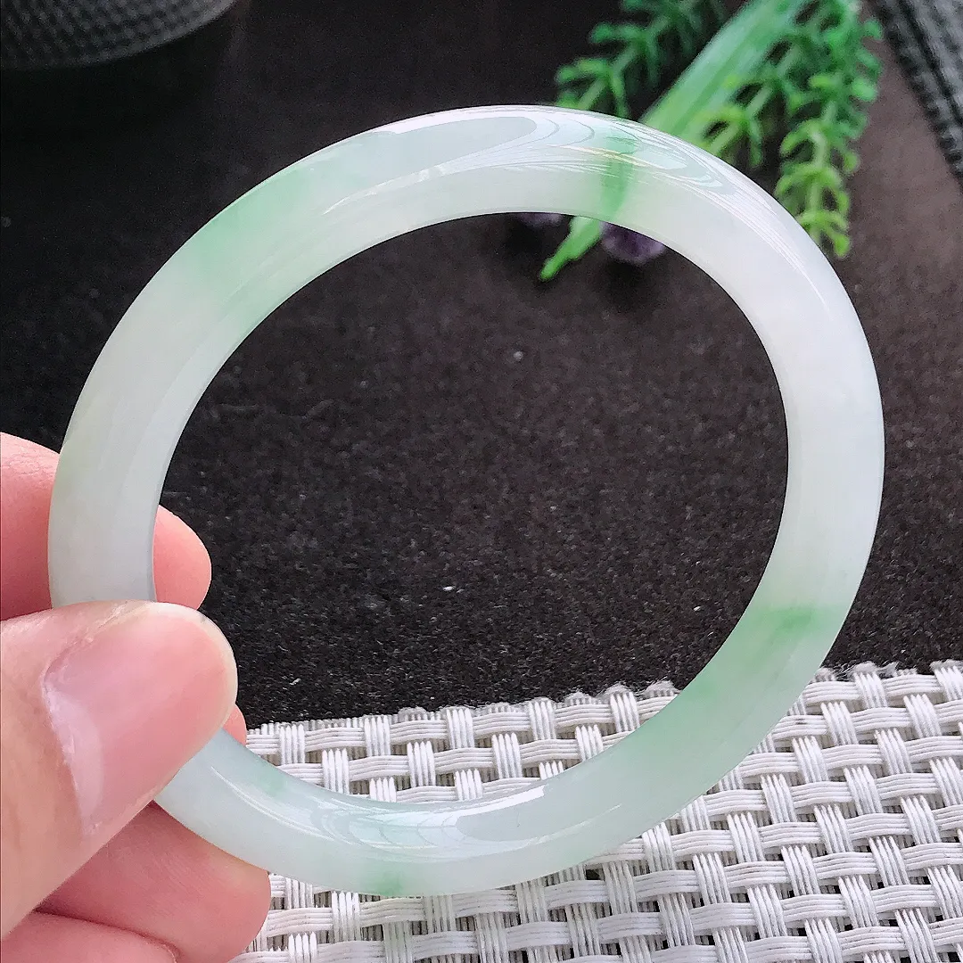 天然A货翡翠55/8老坑冰胶水灵飘绿圆条手镯玉镯