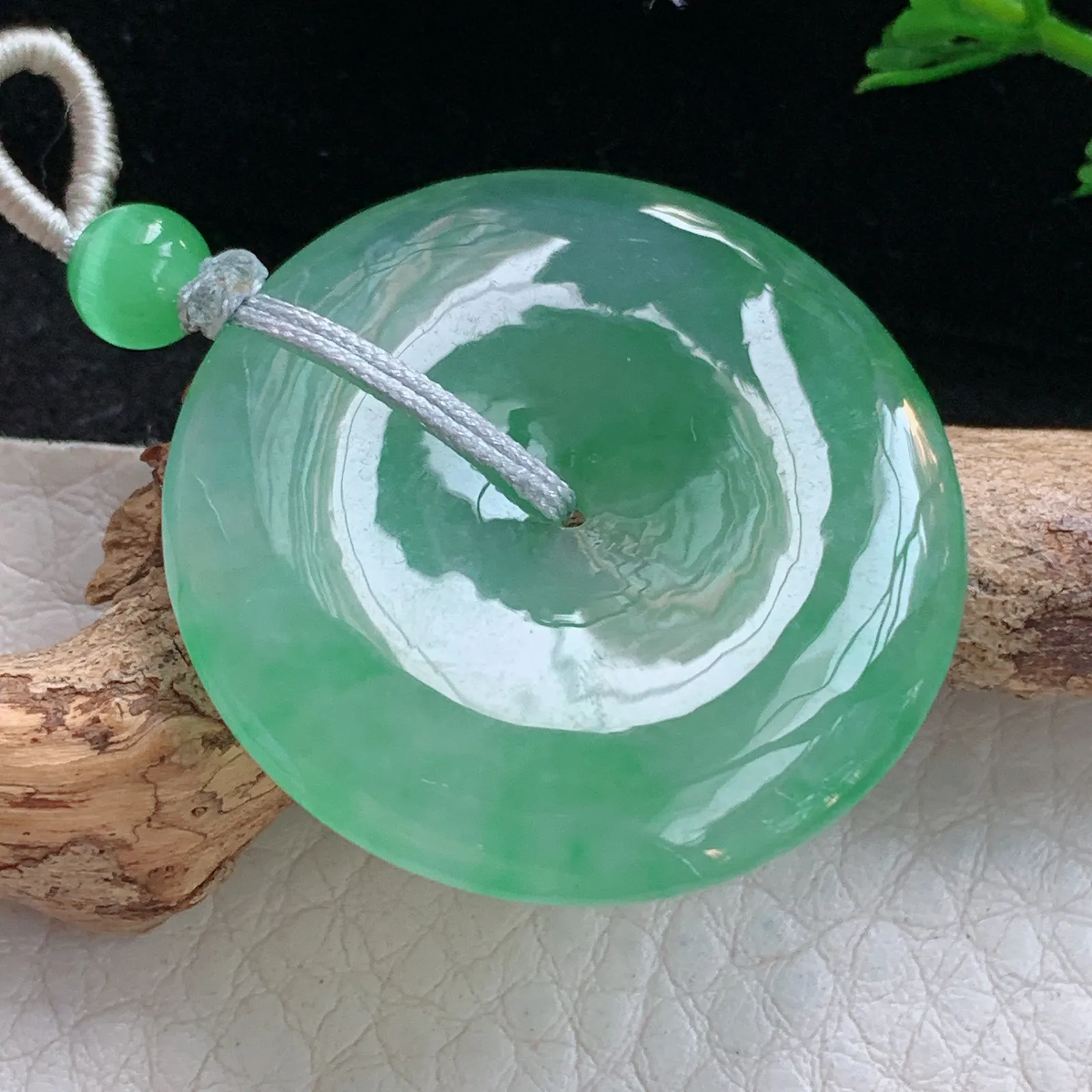 gp实拍32*5.2缅甸翡翠a货精雕冰绿大平安扣 玉扣玉吊坠 玉挂件