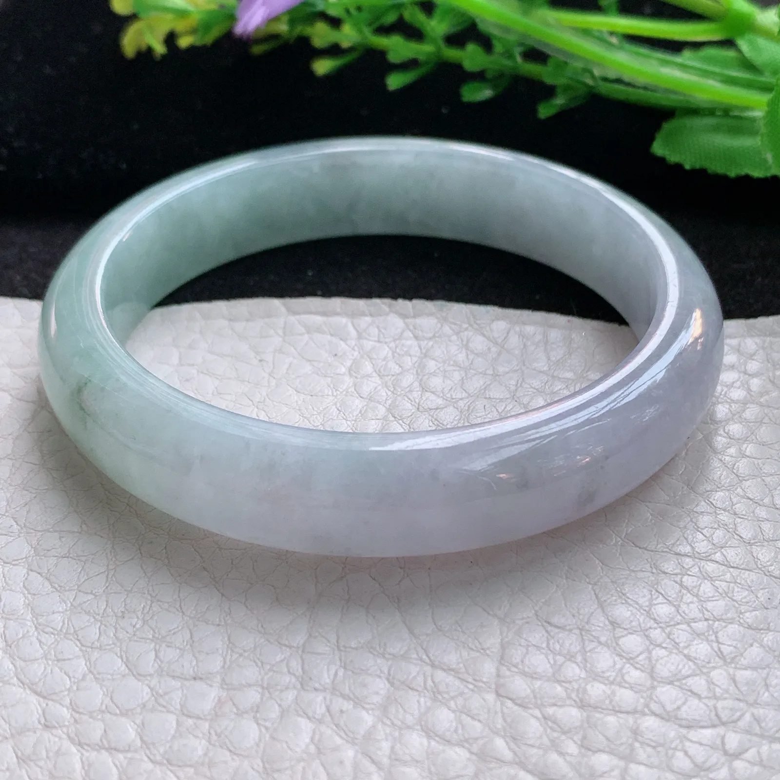 js自然光57*12.3*7.5平安镯 翡翠a货玉手镯春带彩宽边玉手环