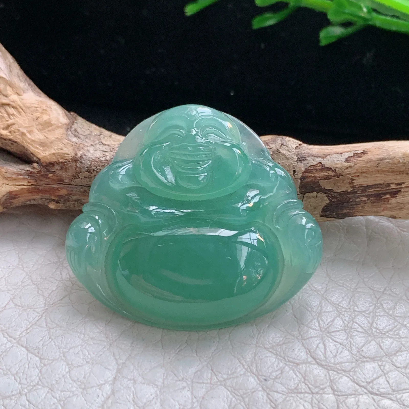 gp实拍27.8*33.3*6缅甸翡翠a货精雕湖水蓝开心佛 佛公玉吊坠 玉挂件