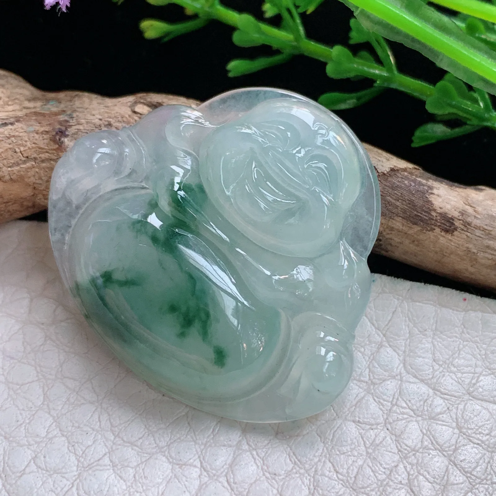 gp实拍31.6*35.5*6缅甸翡翠a货精雕冰飘花饱满佛公玉吊坠 玉挂件