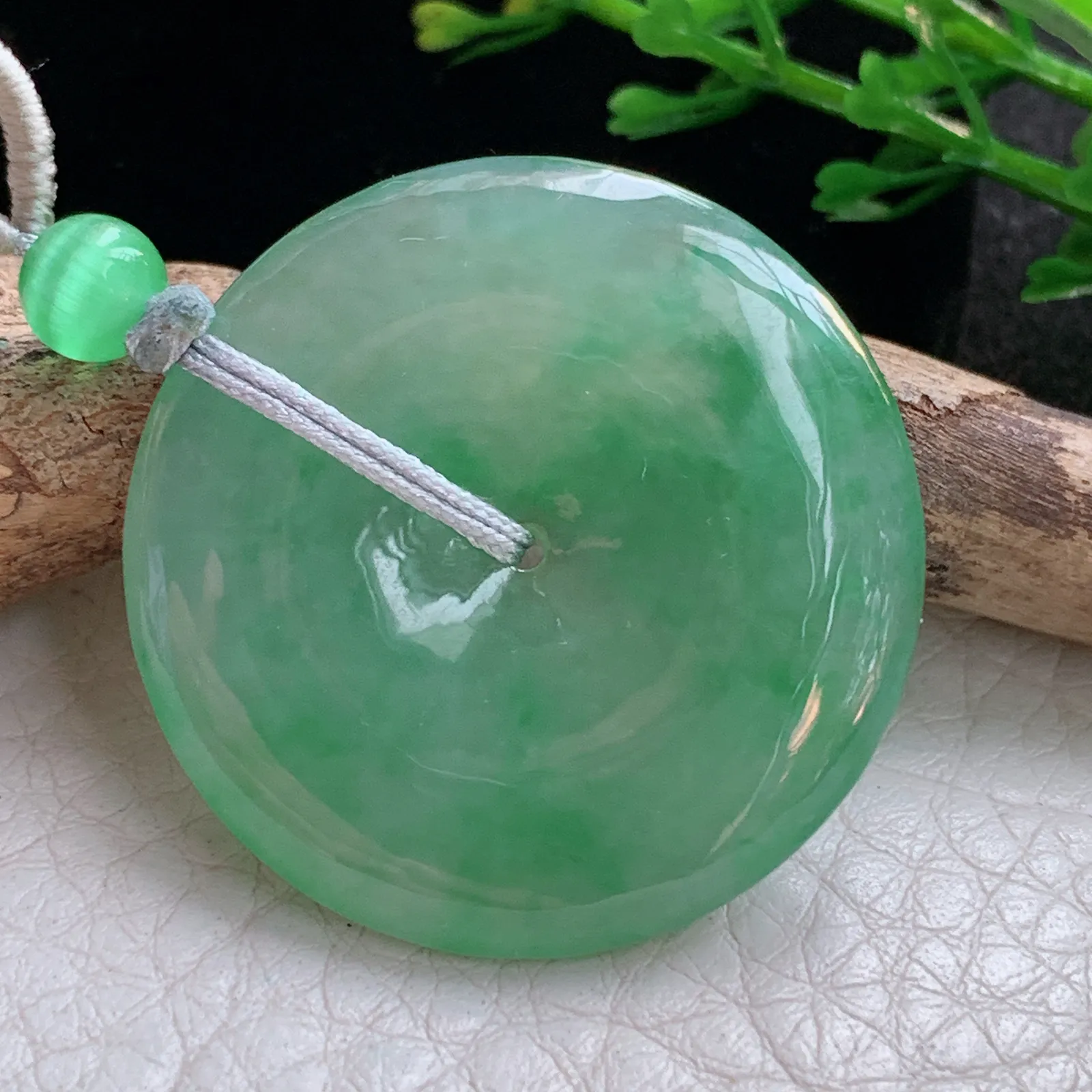 gp实拍32*5.2缅甸翡翠a货精雕冰绿大平安扣 玉扣玉吊坠 玉挂件