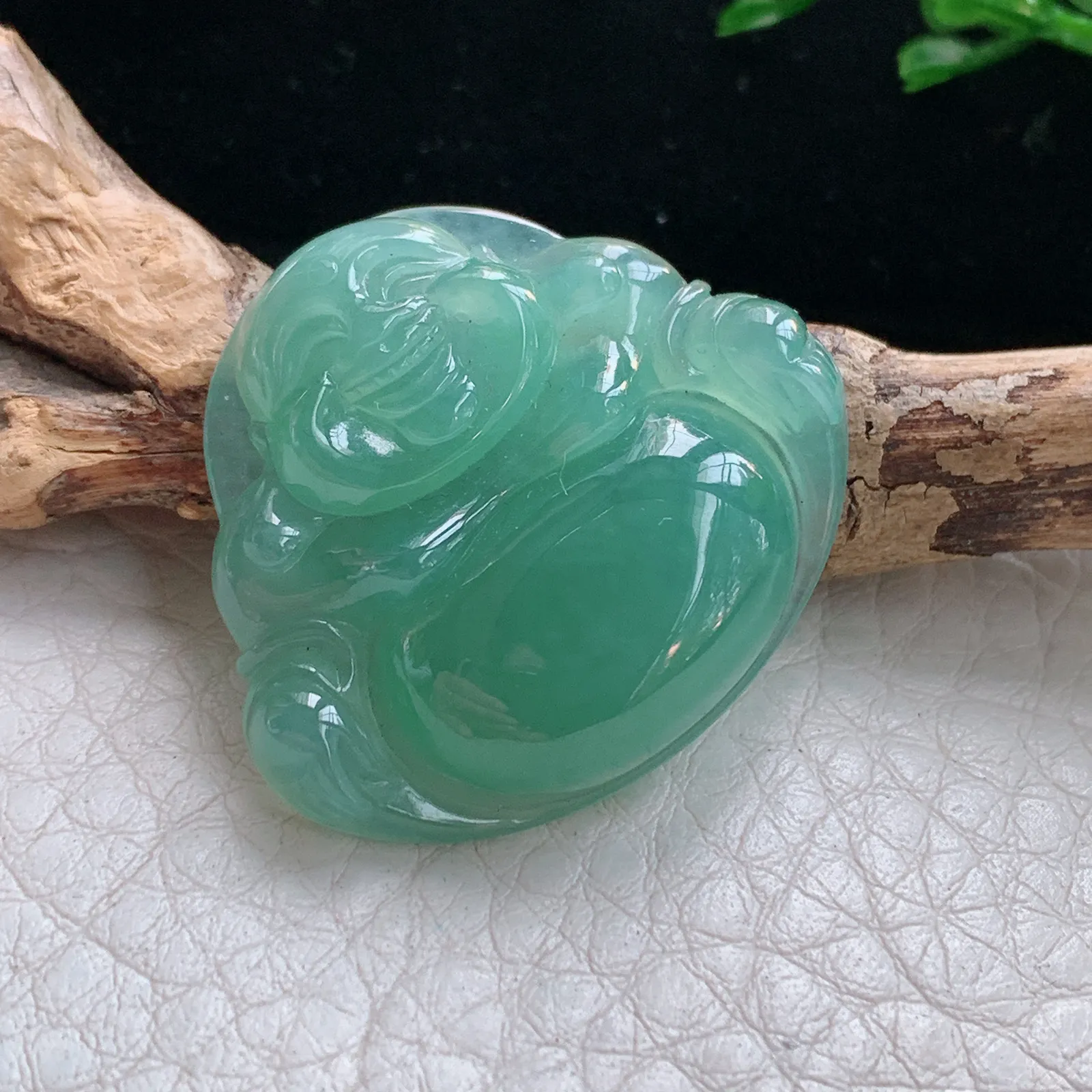 gp实拍27.8*33.3*6缅甸翡翠a货精雕湖水蓝开心佛 佛公玉吊坠 玉挂件