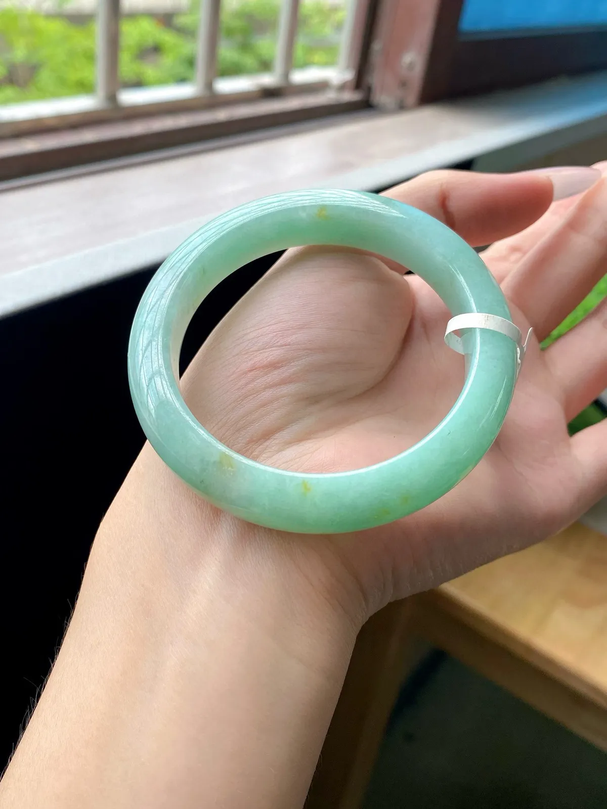 苹果绿洒金正圈成品
⭕️56.6-12-9