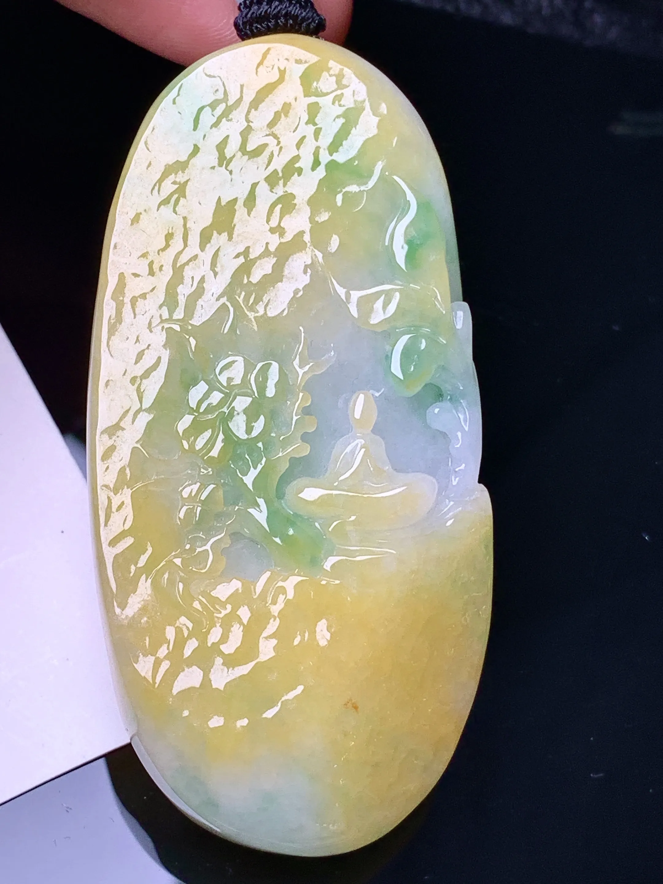 飘黄绿悟道吊坠 玉质细腻 水润亮眼 色泽艳丽 整体尺寸61.7*30*12