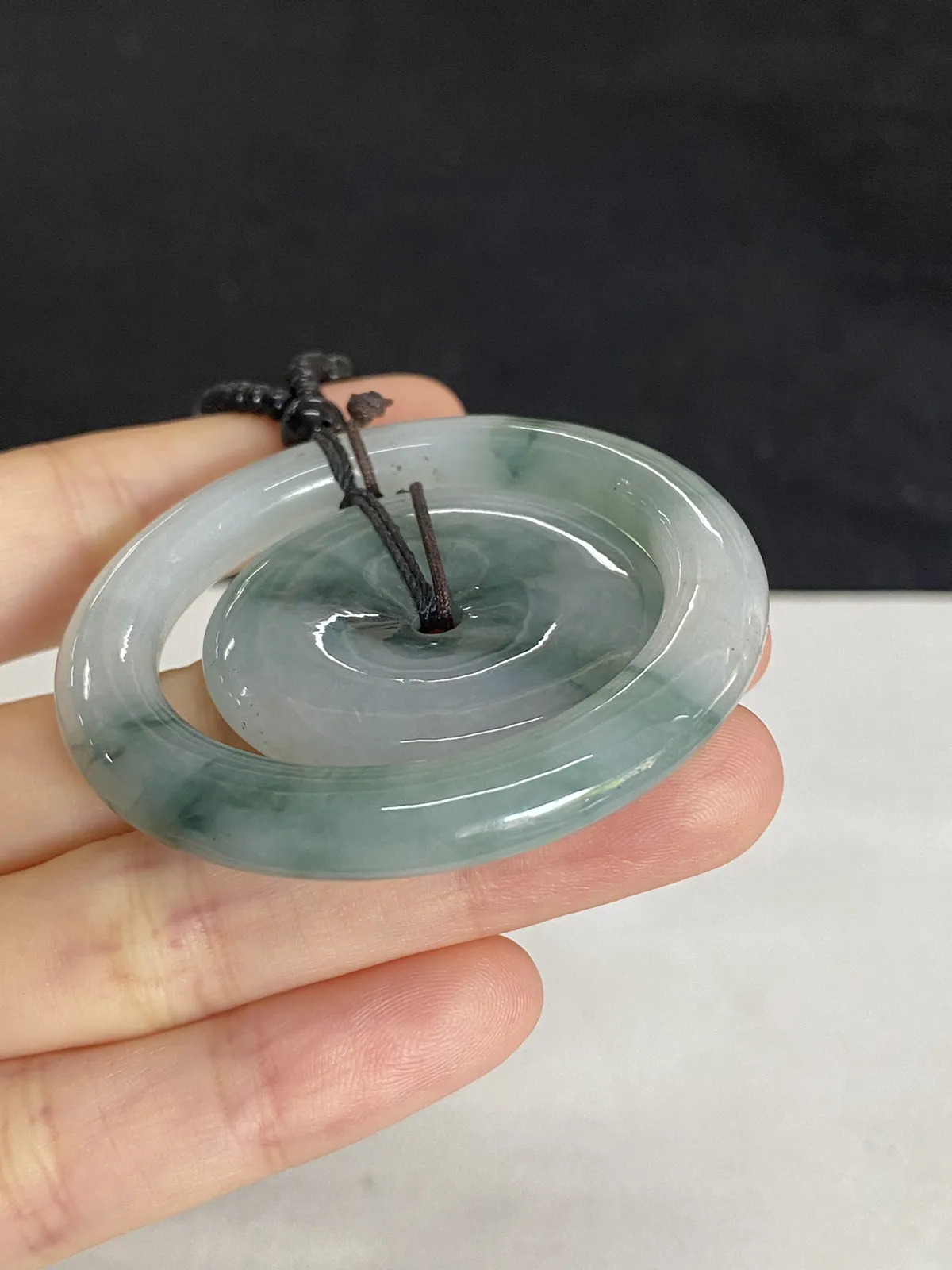 翡翠糯化种飘花吊坠，配珠未测