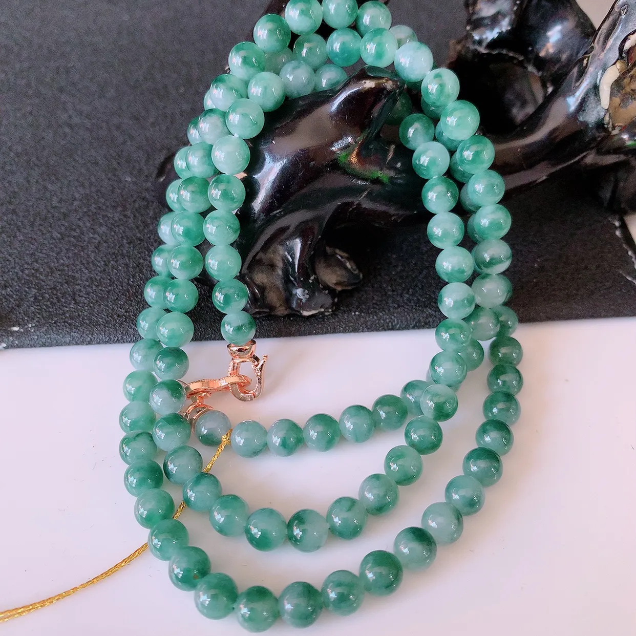 自然光实拍，冰飘花翡翠圆珠项链  翡翠珠链 （装饰扣）玉质细腻  冰清玉润  颜色漂亮  #001.1取一尺寸6mm