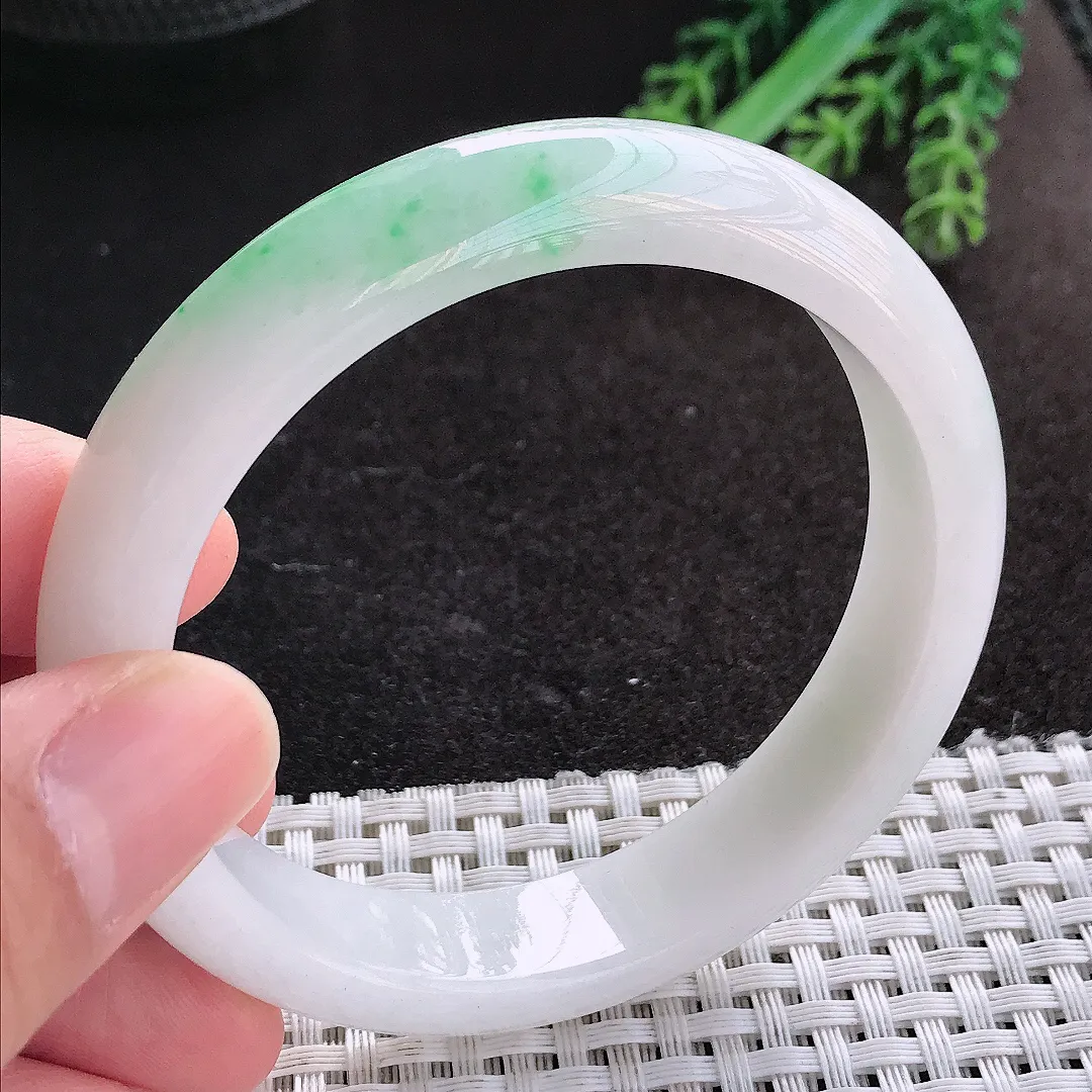 天然A货翡翠57.5/12.8/8.2老坑精美温润飘阳绿手镯宽边玉镯