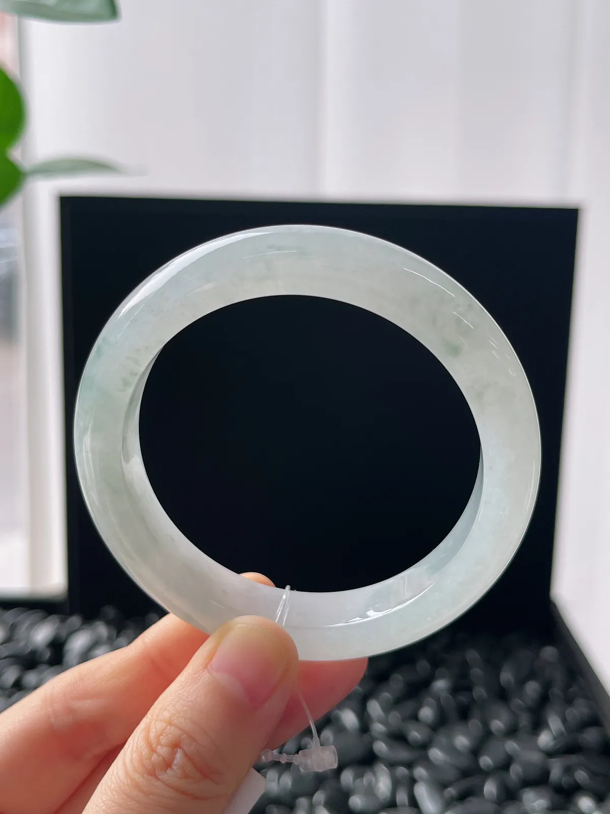 正圈53.5圈口，翡翠冰糯种白底飘花手镯