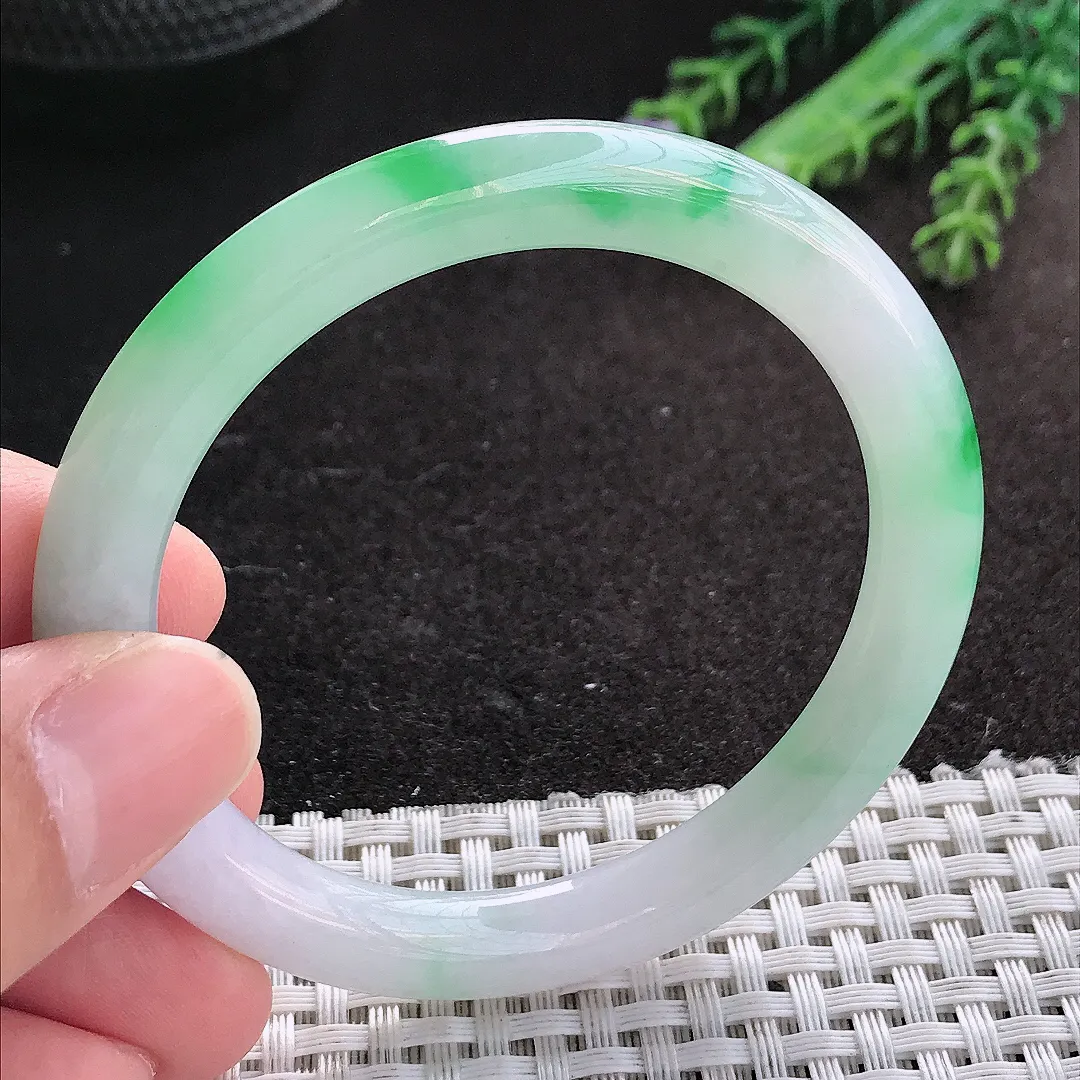 天然A货翡翠53/7.7.8.5老坑精美冰润飘阳绿圆条手镯玉镯