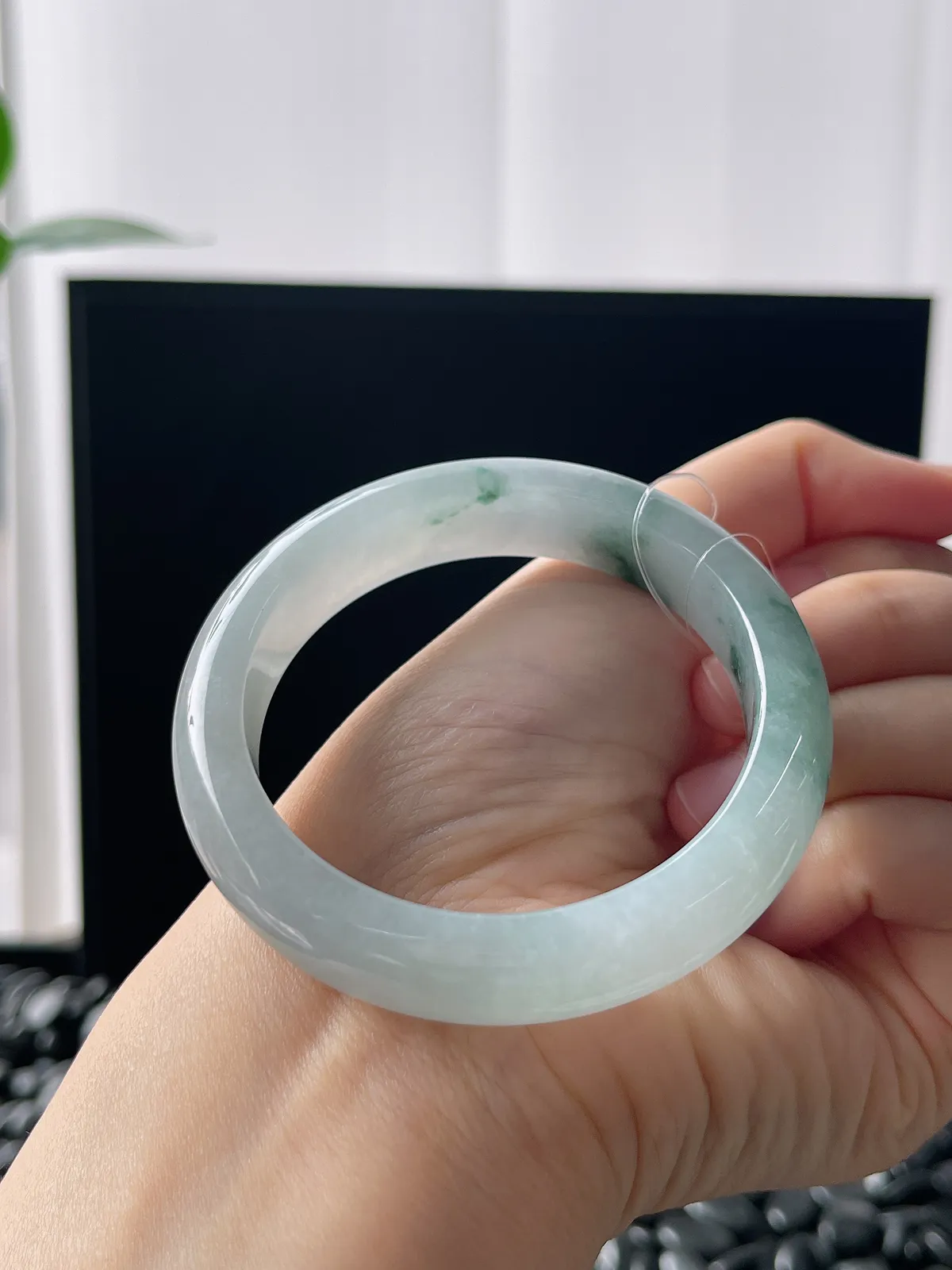 正圈51圈口，翡翠冰糯种飘绿手镯