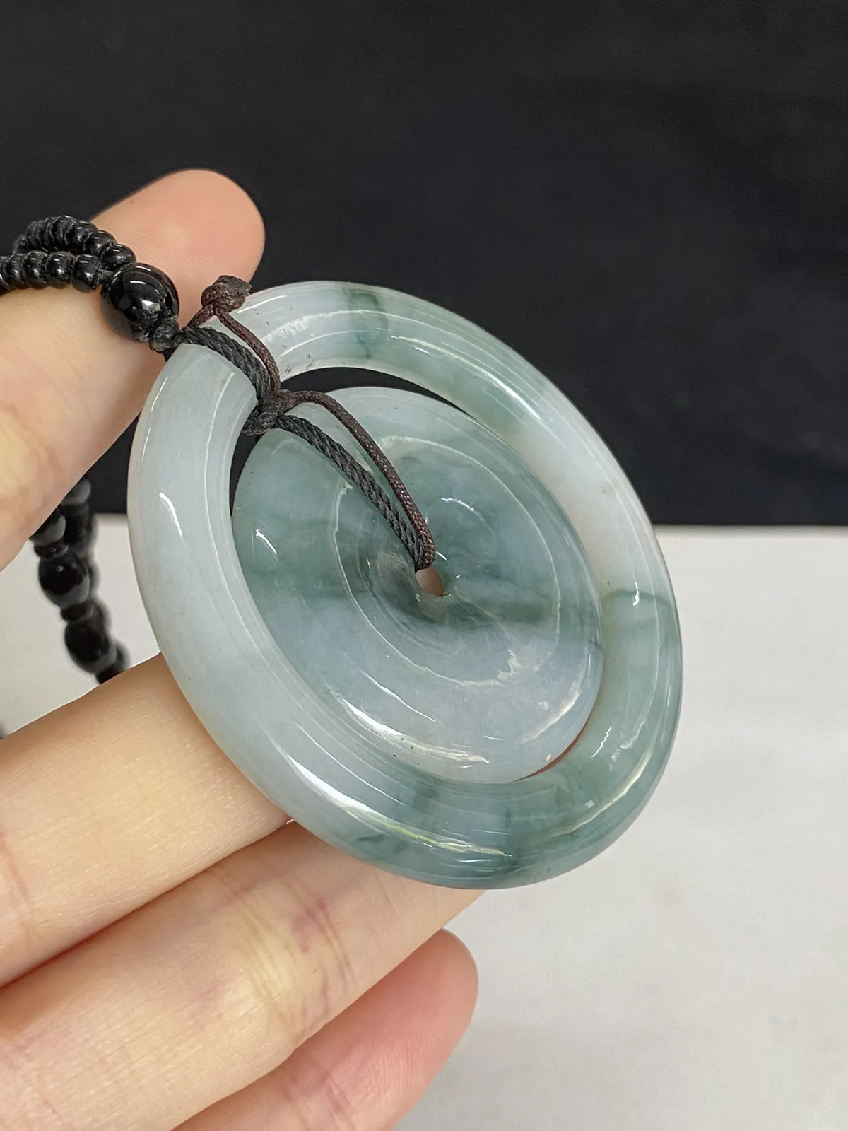 翡翠糯化种飘花吊坠，配珠未测