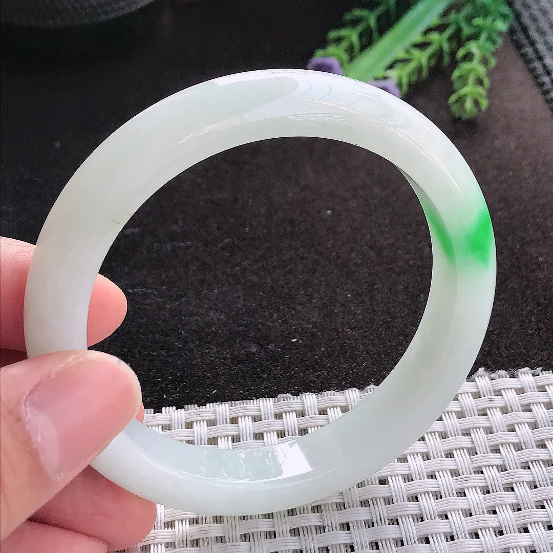 天然A货翡翠58/11.6/8.6老坑精美温润飘阳绿手镯宽边玉镯