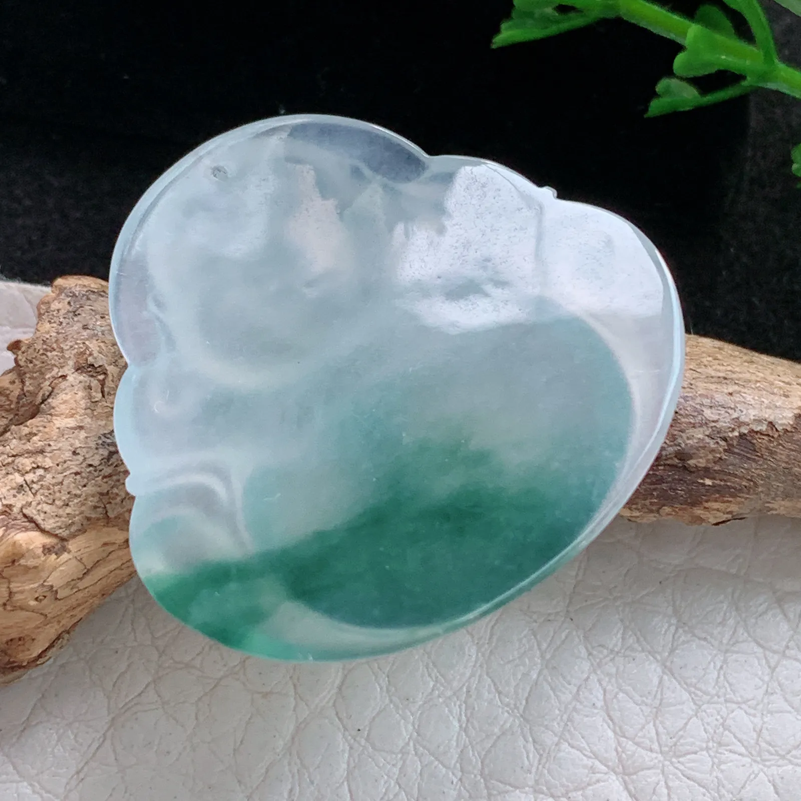 gp实拍28.8*32*6缅甸翡翠a货精雕冰飘花佛公 弥勒佛玉吊坠 玉挂件