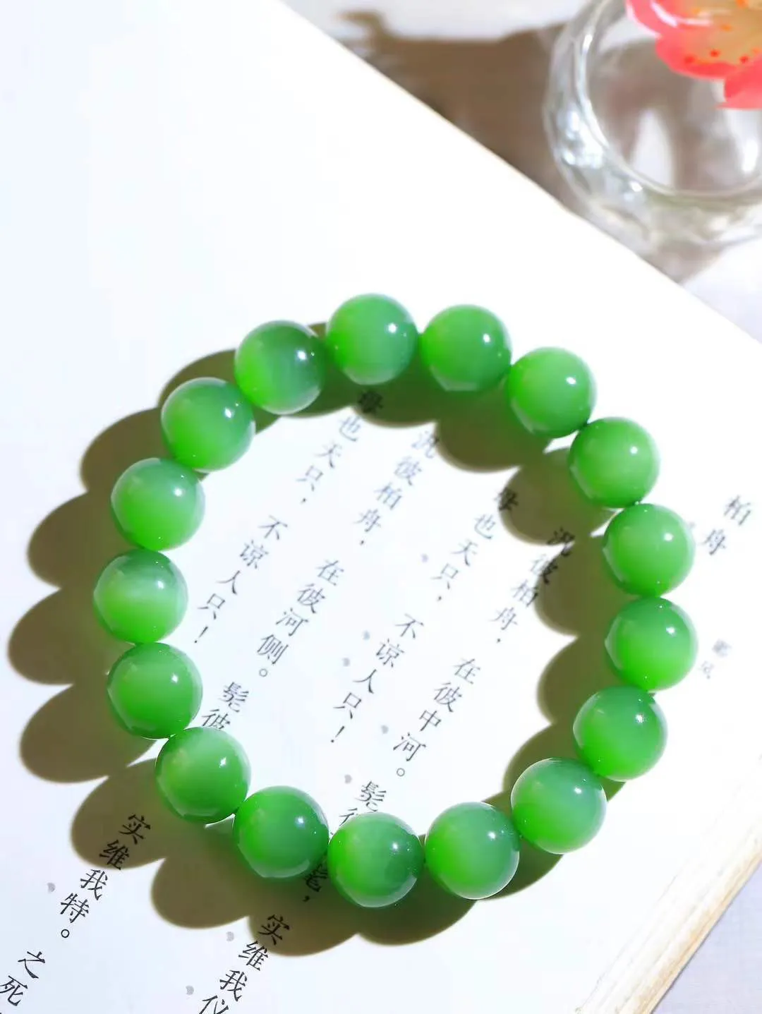 【珠圆玉润.手串】

收藏级臻品️和田玉碧玉猫眼珠圆玉润手串 玉质温润细腻  整串打磨圆润，佩戴舒适。珠珠落玉盘，间关莺语花底滑，一生美好时光，无论身在何处，都有它相伴相守。事事顺遂，幸福美满，吉祥如意。重46克 尺寸取一11.8mm FDT-16120713