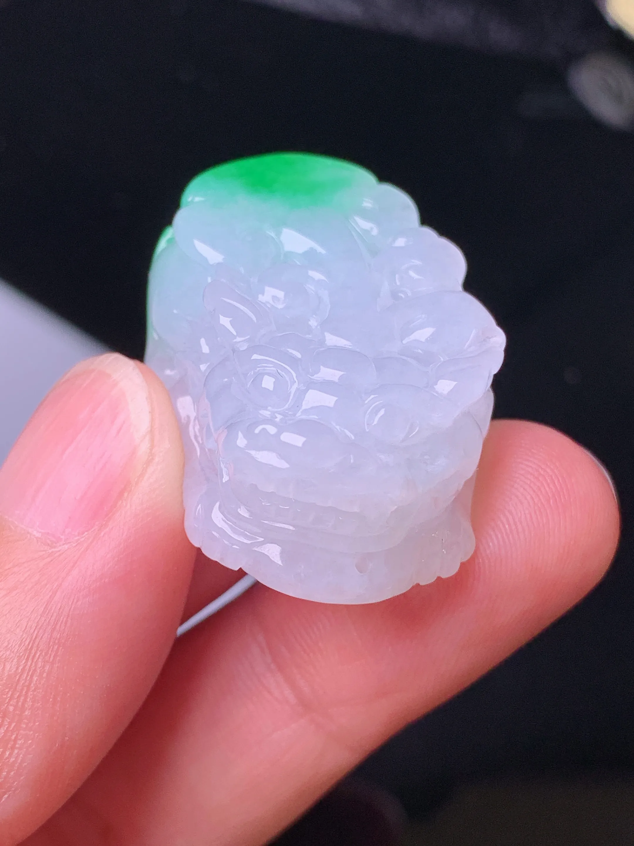 飘绿貔貅吊坠 玉质细腻 水润亮眼 色泽艳丽 整体尺寸35*22.5*10.8