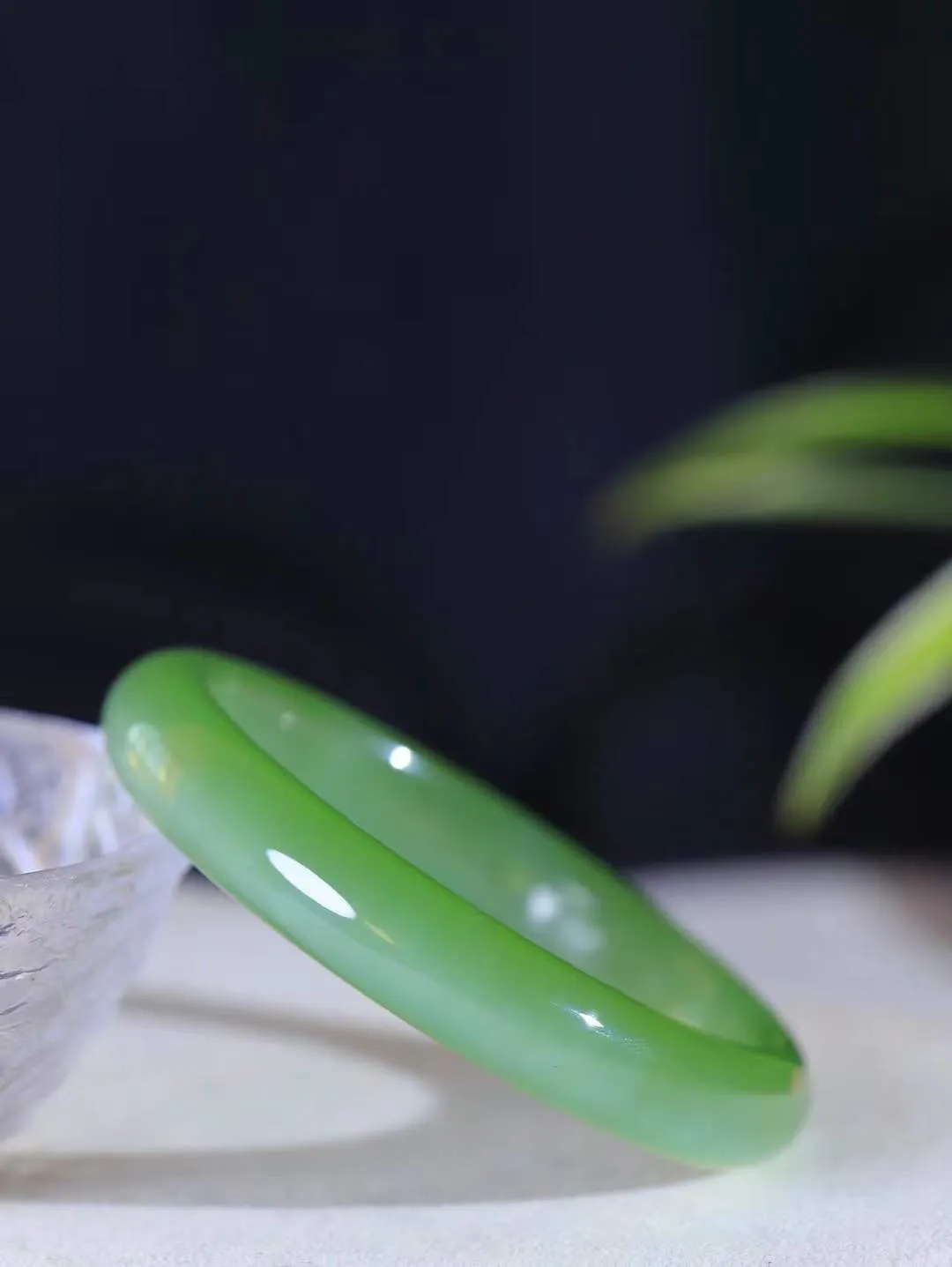 【碧波流转·手镯】

收藏传家级臻品️和田玉碧玉猫眼手镯，玉质细腻温润，手感舒适，️线条流畅