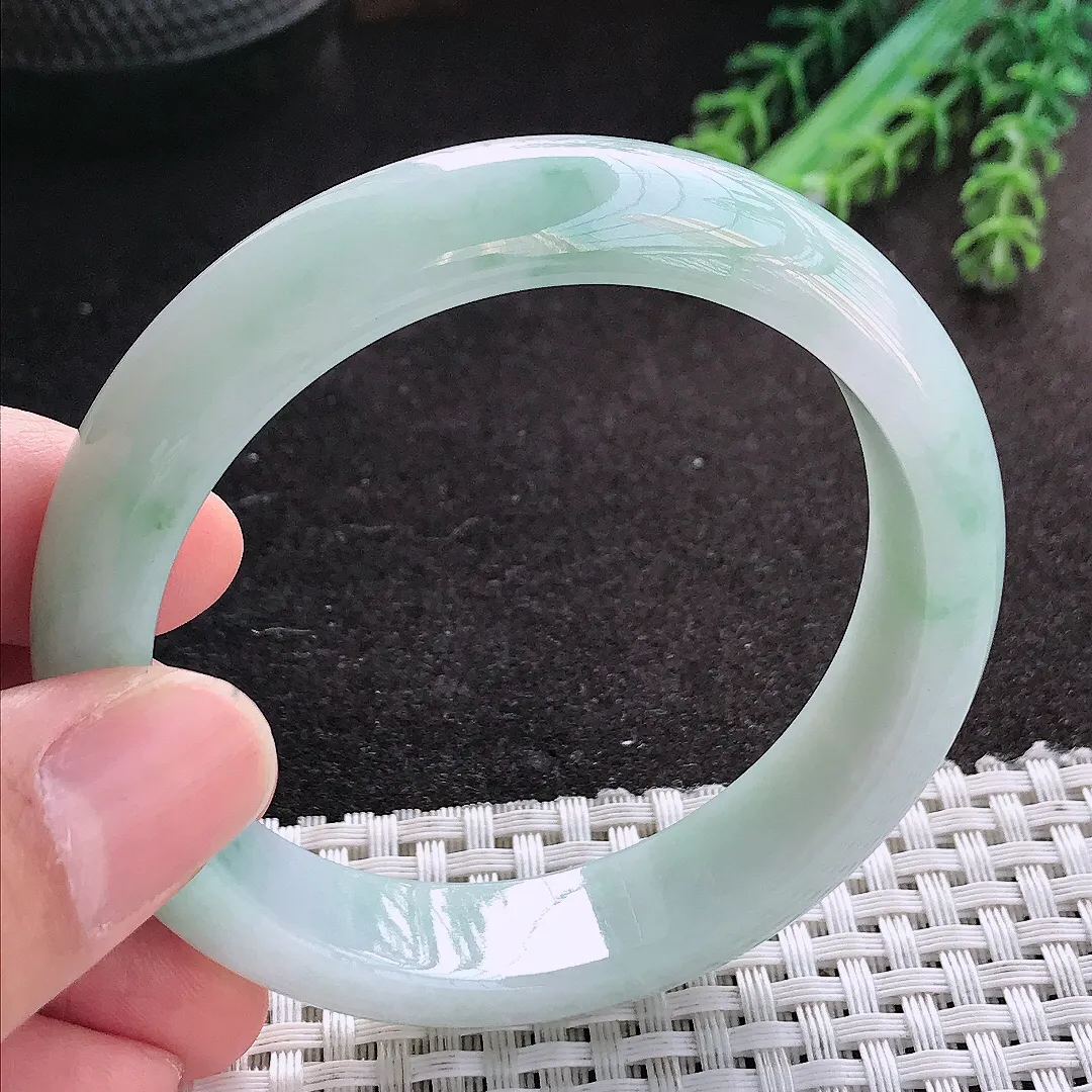 天然A货翡翠55.5/13.6/8老坑秀气温润飘花手镯宽边玉镯