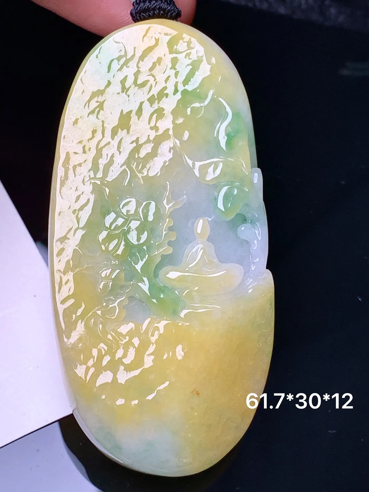 飘黄绿悟道吊坠 玉质细腻 水润亮眼 色泽艳丽 整体尺寸61.7*30*12