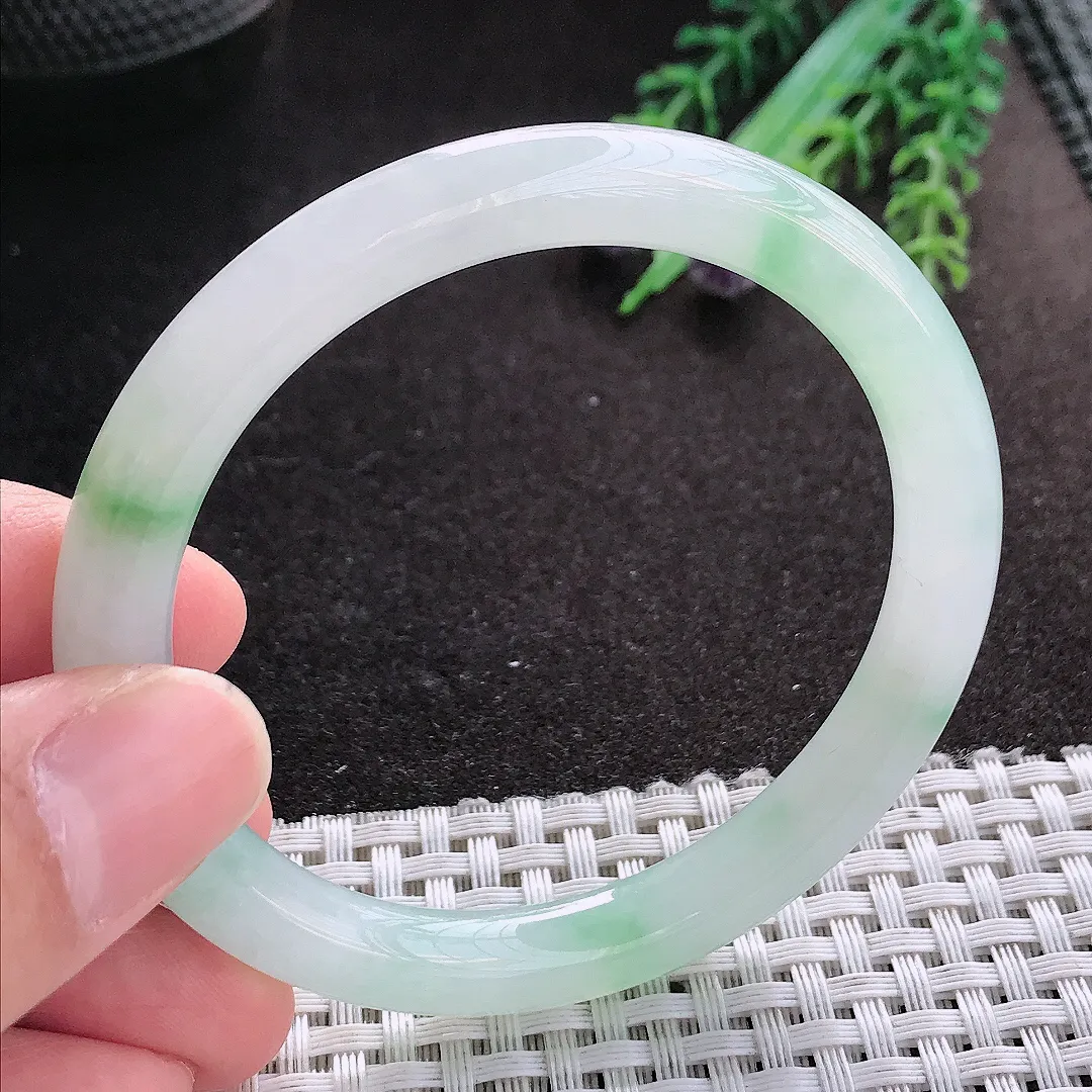 天然A货翡翠55/8老坑冰胶水灵飘绿圆条手镯玉镯