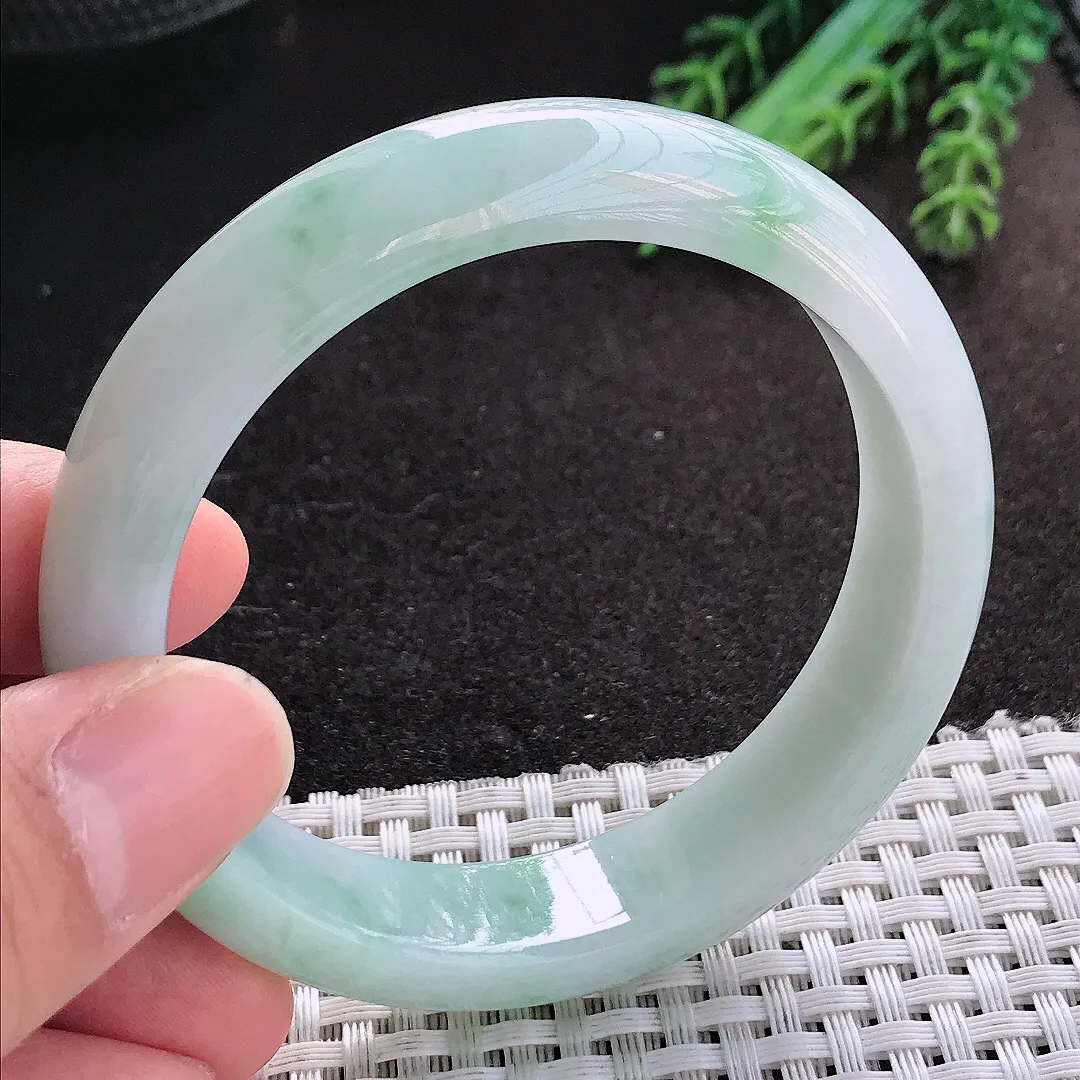 天然A货翡翠55.5/13.6/8老坑秀气温润飘花手镯宽边玉镯