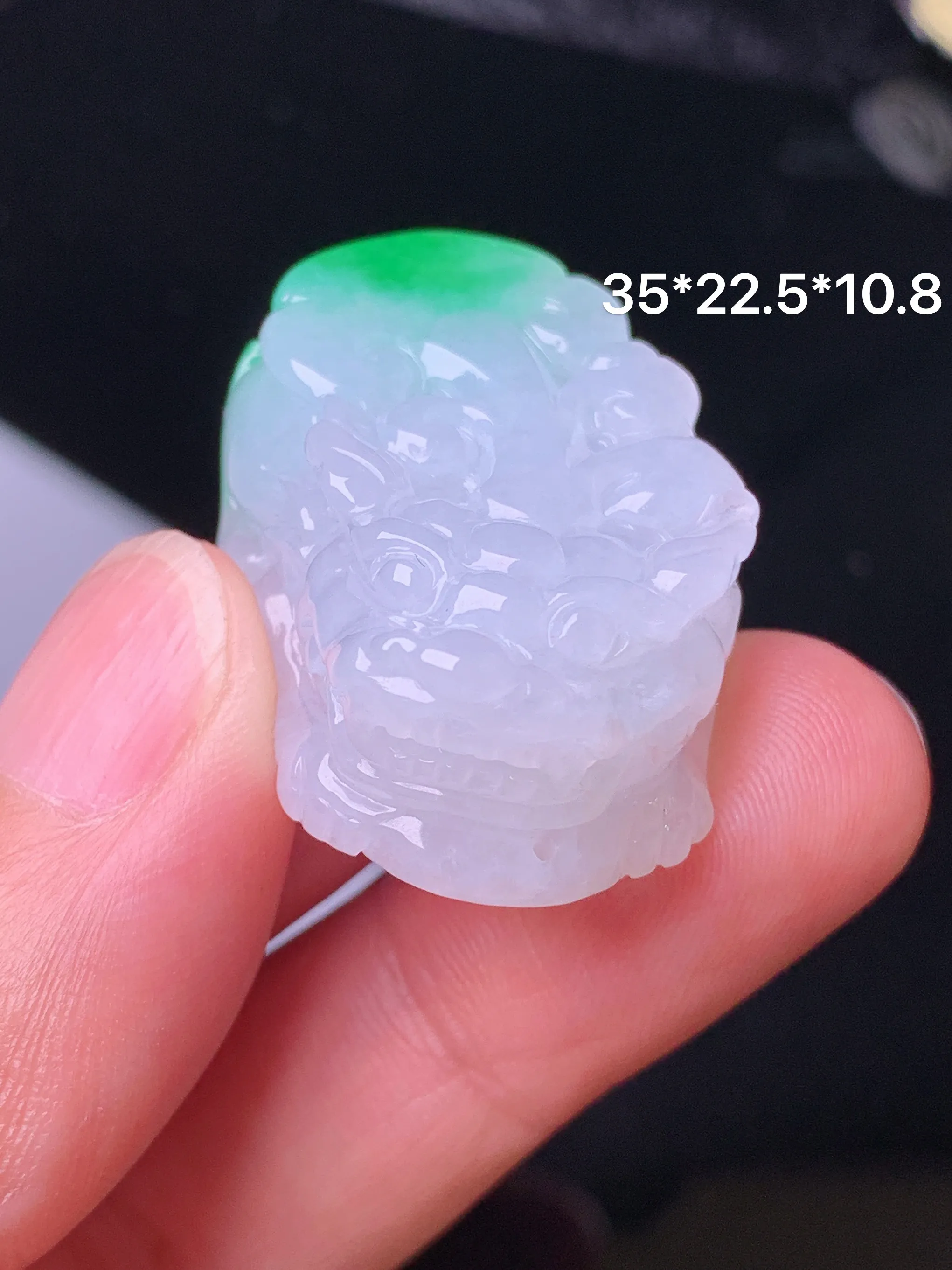 飘绿貔貅吊坠 玉质细腻 水润亮眼 色泽艳丽 整体尺寸35*22.5*10.8