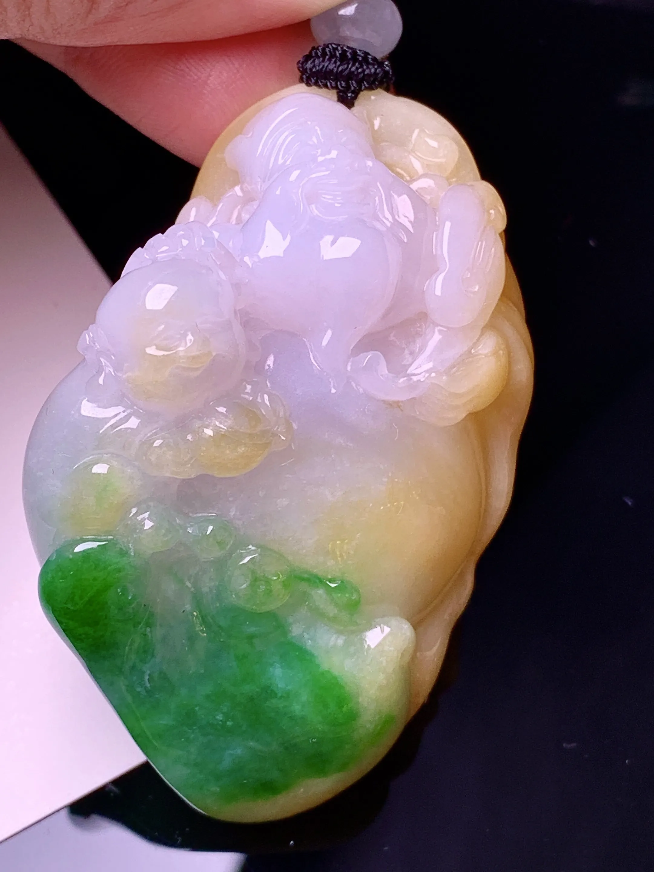 飘黄绿财神吊坠 玉质细腻 水润亮眼 色泽艳丽 整体尺寸52.5*36.2*23.3