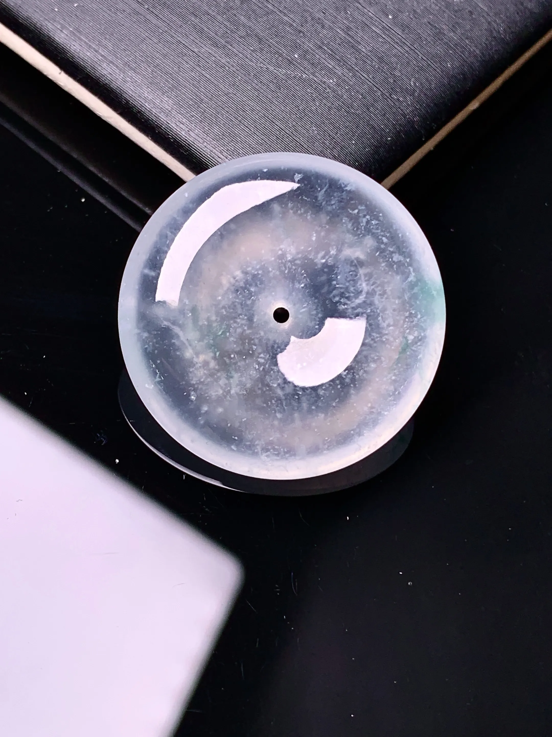 玻璃种平安扣吊坠 玉质细腻 水润亮眼 色泽艳丽 整体尺寸24*5.2