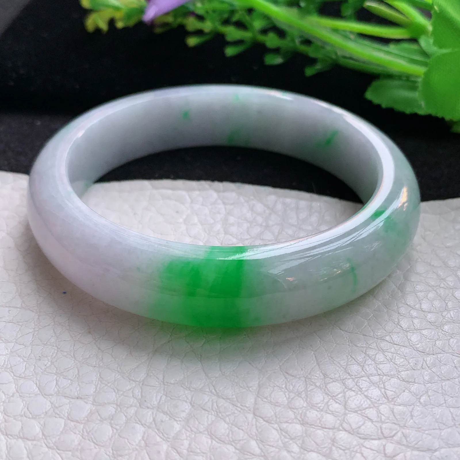 js自然光57*13.6*8.3平安镯 翡翠a货玉手镯飘阳绿宽边玉手环