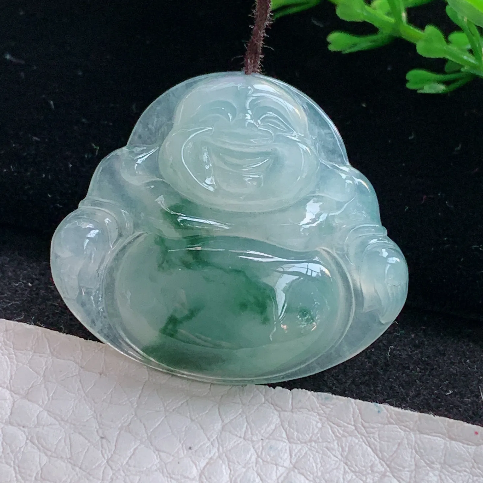 gp实拍31.6*35.5*6缅甸翡翠a货精雕冰飘花饱满佛公玉吊坠 玉挂件