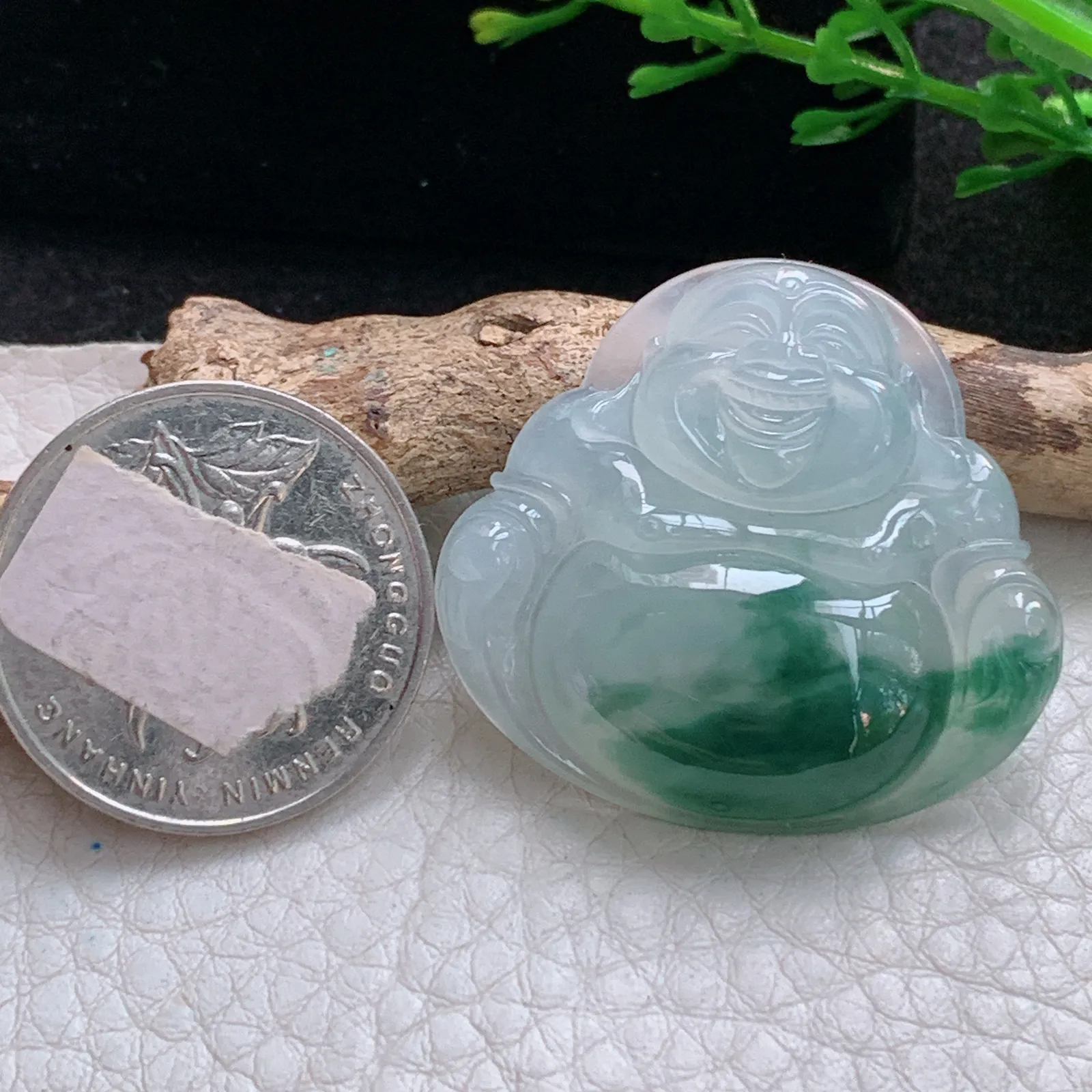 gp实拍28.8*32*6缅甸翡翠a货精雕冰飘花佛公 弥勒佛玉吊坠 玉挂件