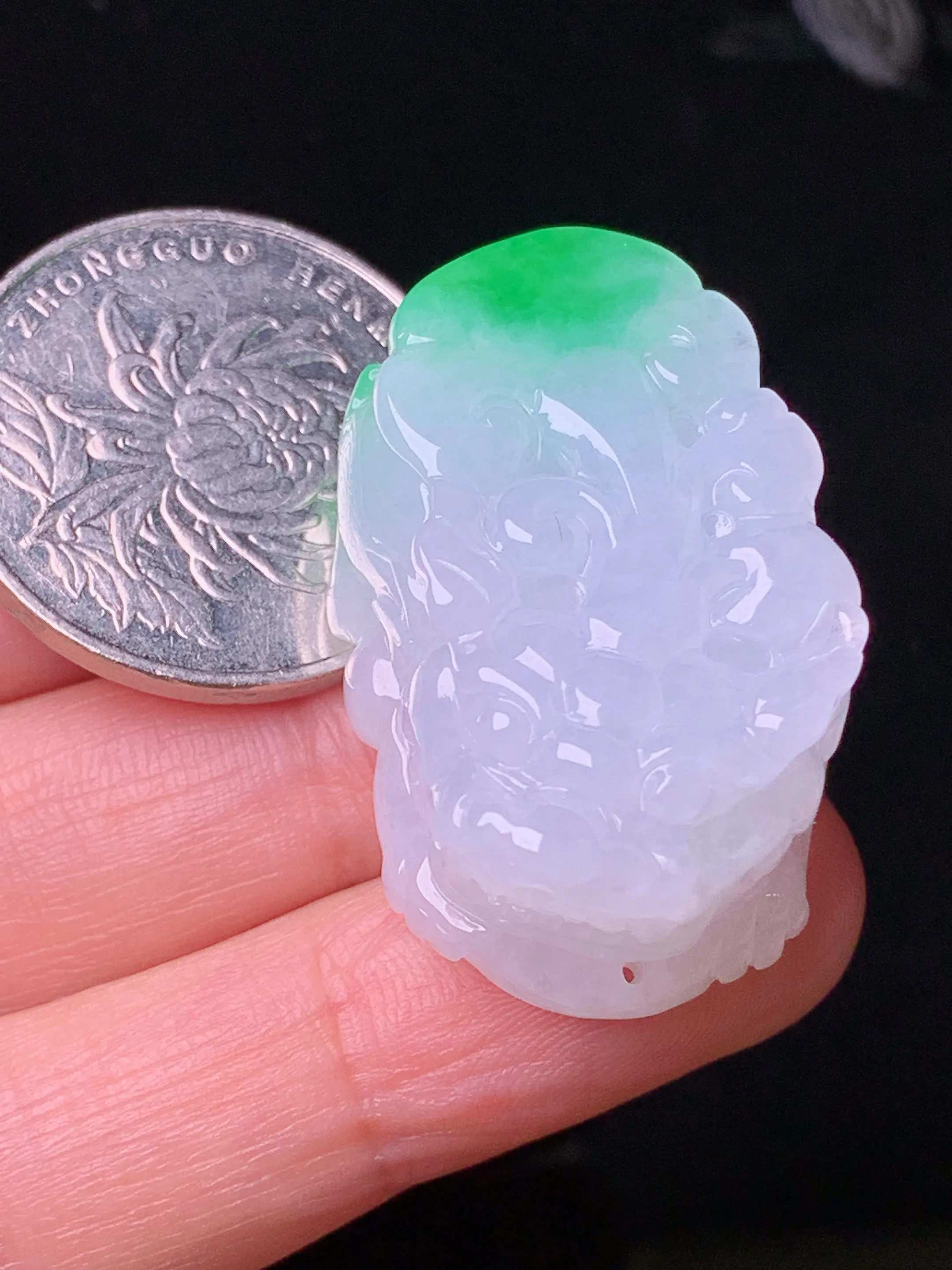 飘绿貔貅吊坠 玉质细腻 水润亮眼 色泽艳丽 整体尺寸35*22.5*10.8