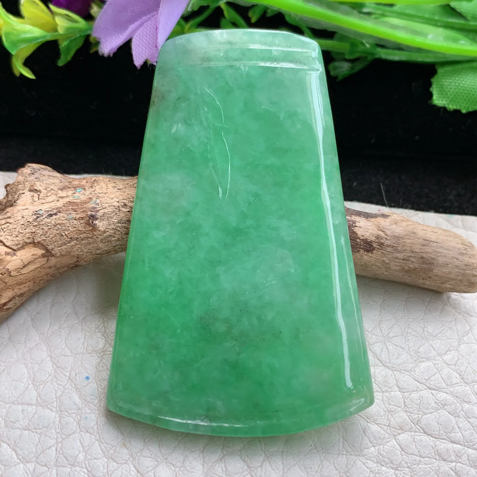 zzx自然光56.2*35.5*3.8天然缅甸翡翠满绿雕花平安无事牌 素面牌玉吊坠