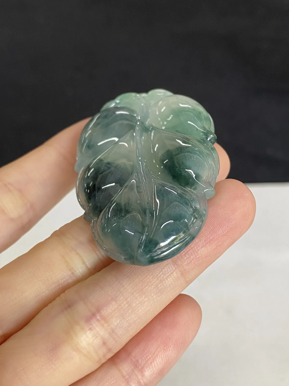 翡翠糯化种飘绿叶子