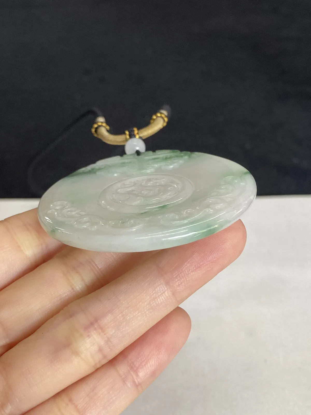 翡翠吊坠，配珠未测