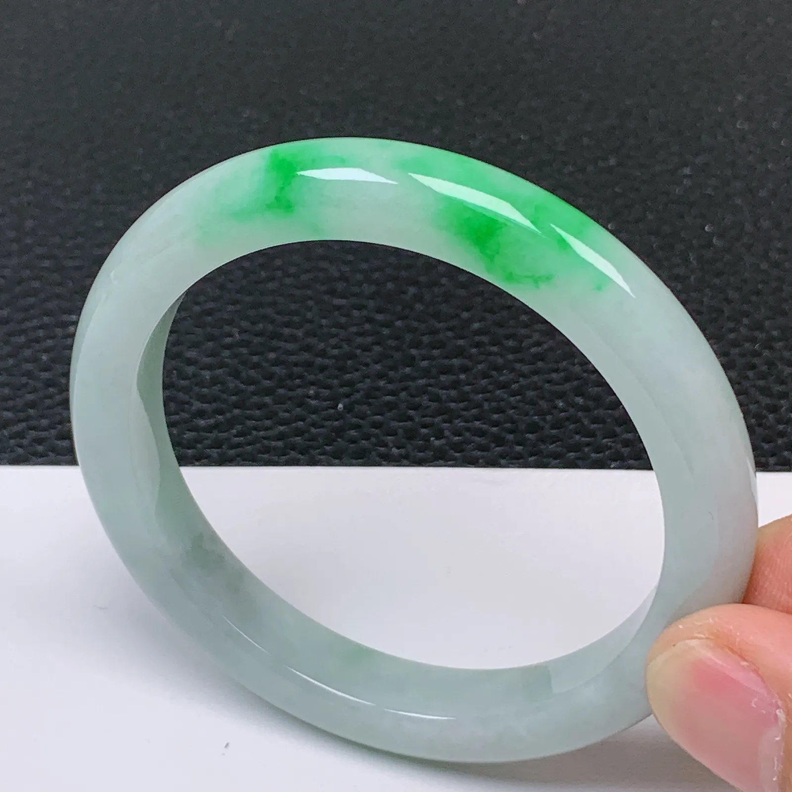 52～53小圈口 翡翠A货老坑冰润飘阳绿细条手镯