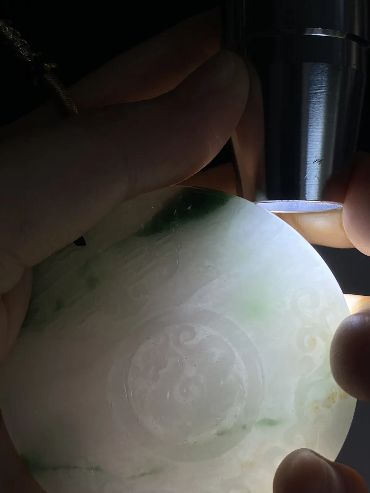 翡翠吊坠，配珠未测