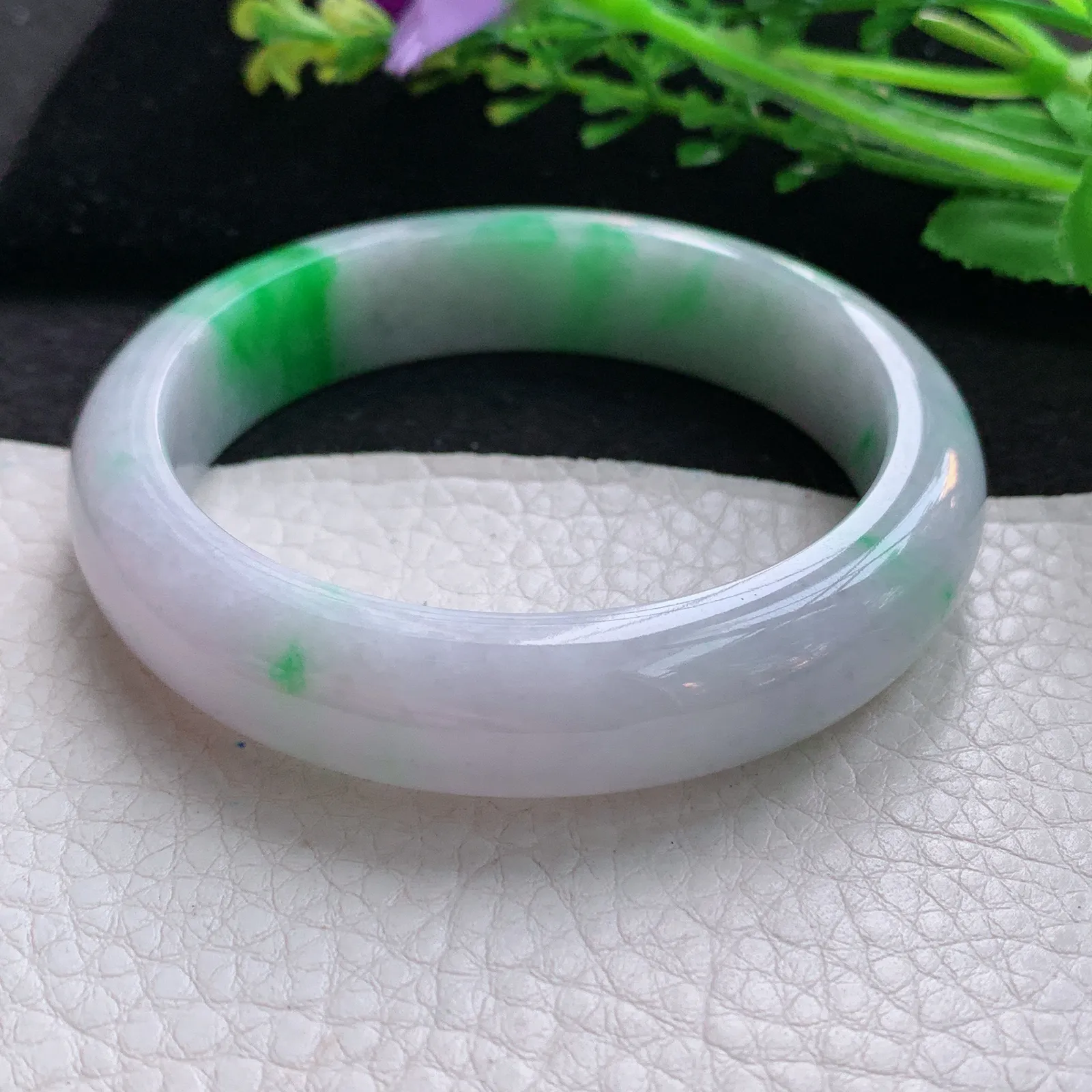 js自然光57*13.6*8.3平安镯 翡翠a货玉手镯飘阳绿宽边玉手环