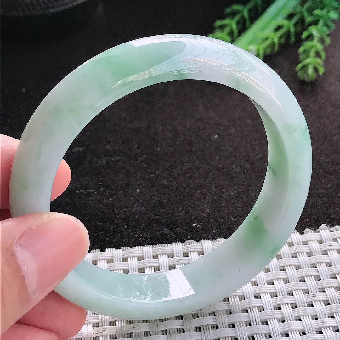 天然A货翡翠55.5/13.6/8老坑秀气温润飘花手镯宽边玉镯