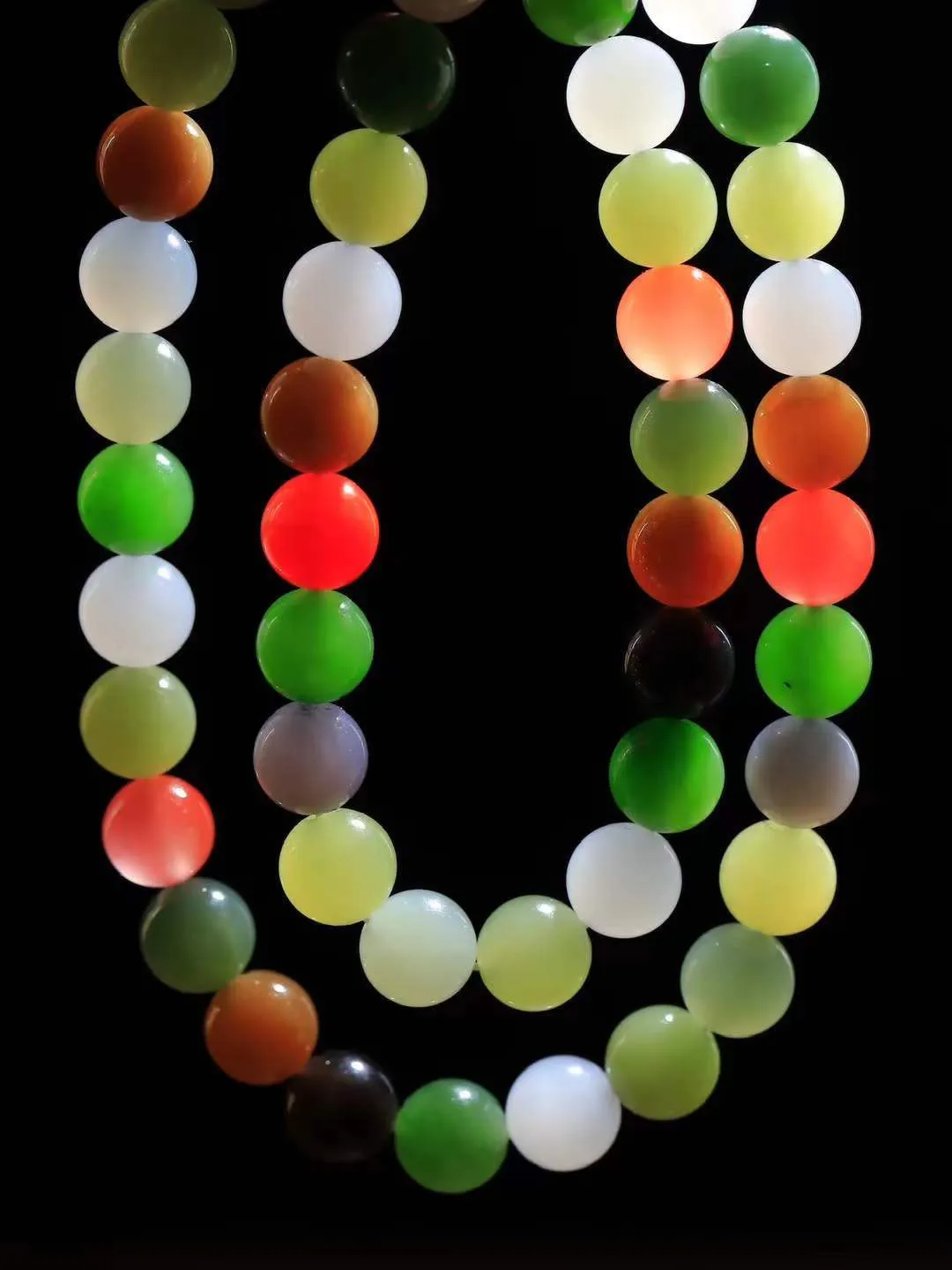 【珠圆玉润.项链】

精品和田玉多宝珠圆玉润项链 玉质温润细腻  整串打磨圆润，佩戴舒适。珠珠落玉盘，间关莺语花底滑，一生美好时光，无论身在何处，都有它相伴相守。事事顺遂，幸福美满，吉祥如意。重73克 尺寸取一10mm  791102978A