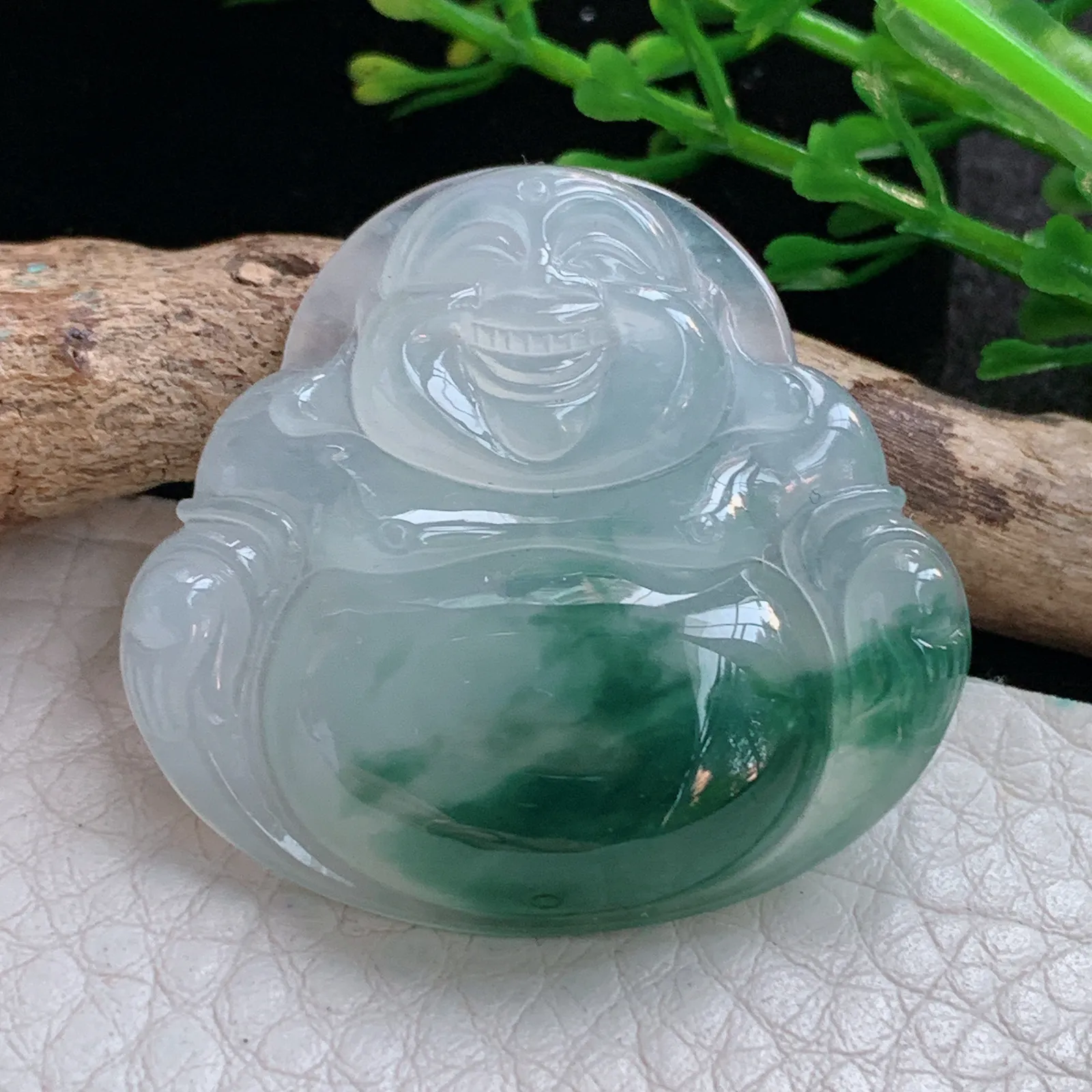 gp实拍28.8*32*6缅甸翡翠a货精雕冰飘花佛公 弥勒佛玉吊坠 玉挂件