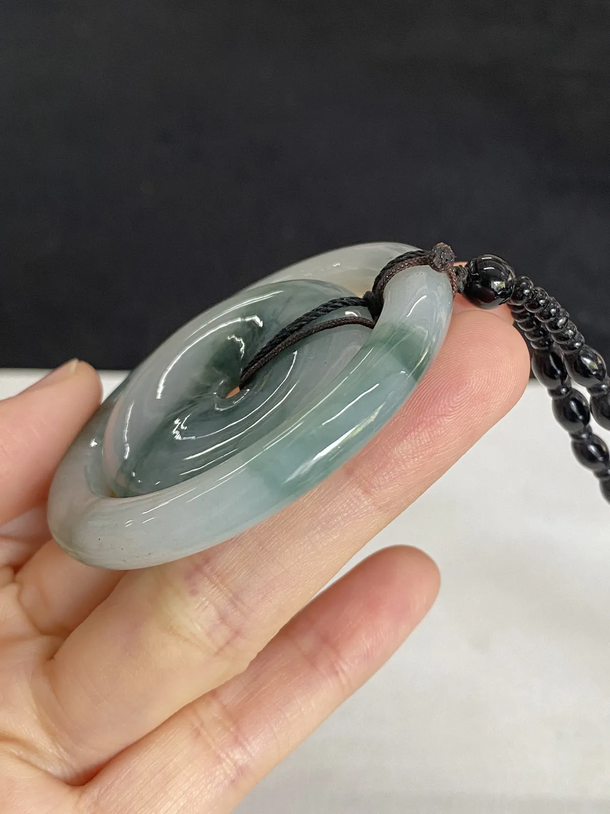 翡翠糯化种飘花吊坠，配珠未测