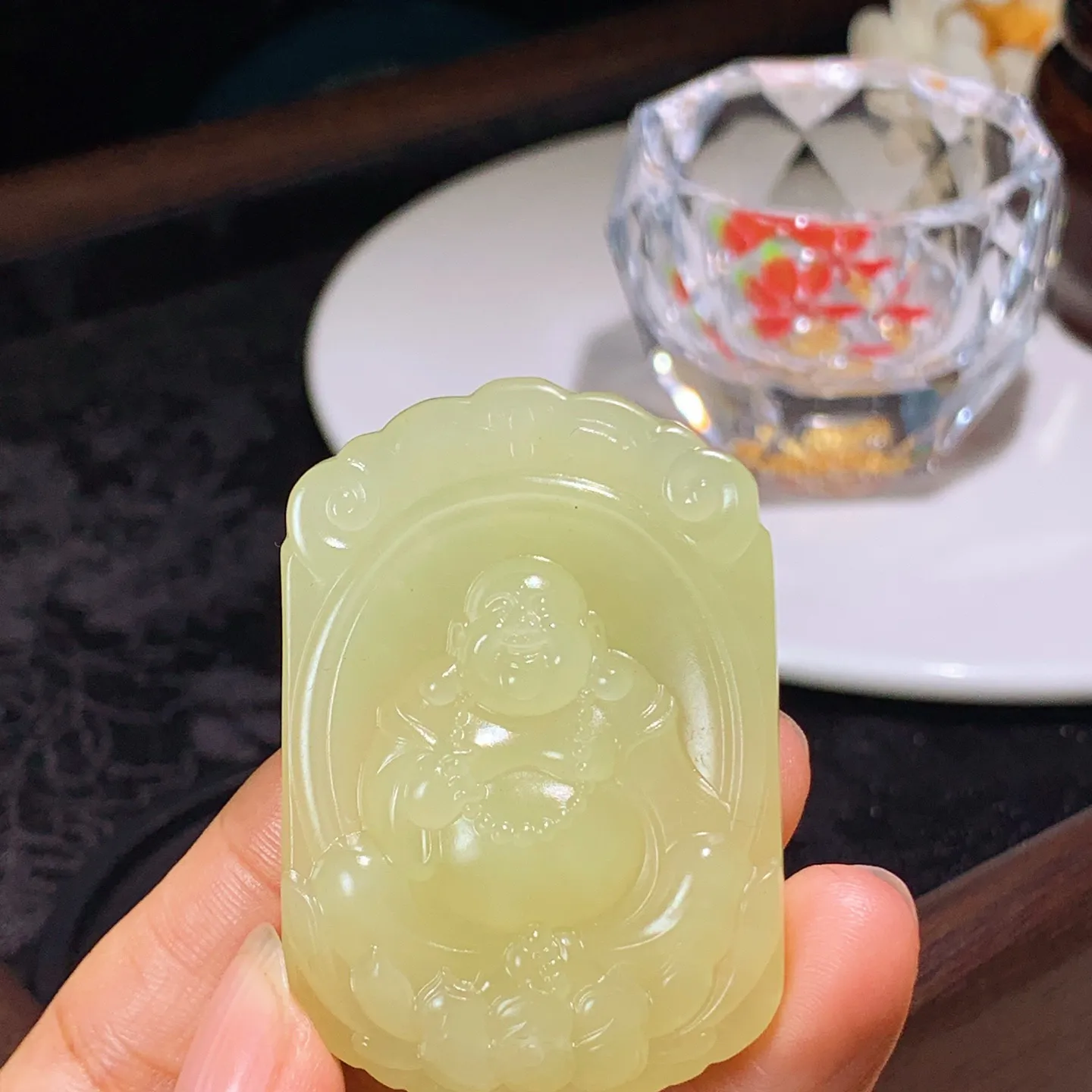 和田玉若羌黄口料佛引福来挂件。尺寸52/36/8重32.6克。玉质细腻油润。手推出油。佩戴高端典雅。lt251207