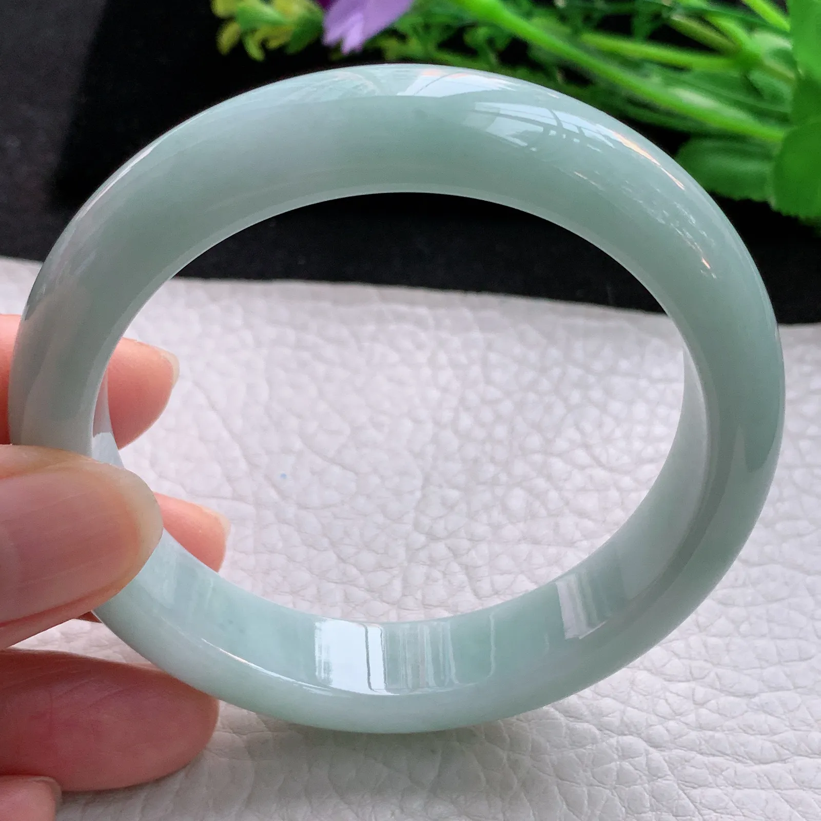 js自然光57*13.5*8.3平安镯 翡翠a货玉手镯浅绿宽边玉手环