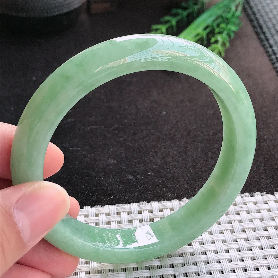 天然A货翡翠61.8/12.3/8.9老坑精美温润大圈口满绿手镯宽边玉镯