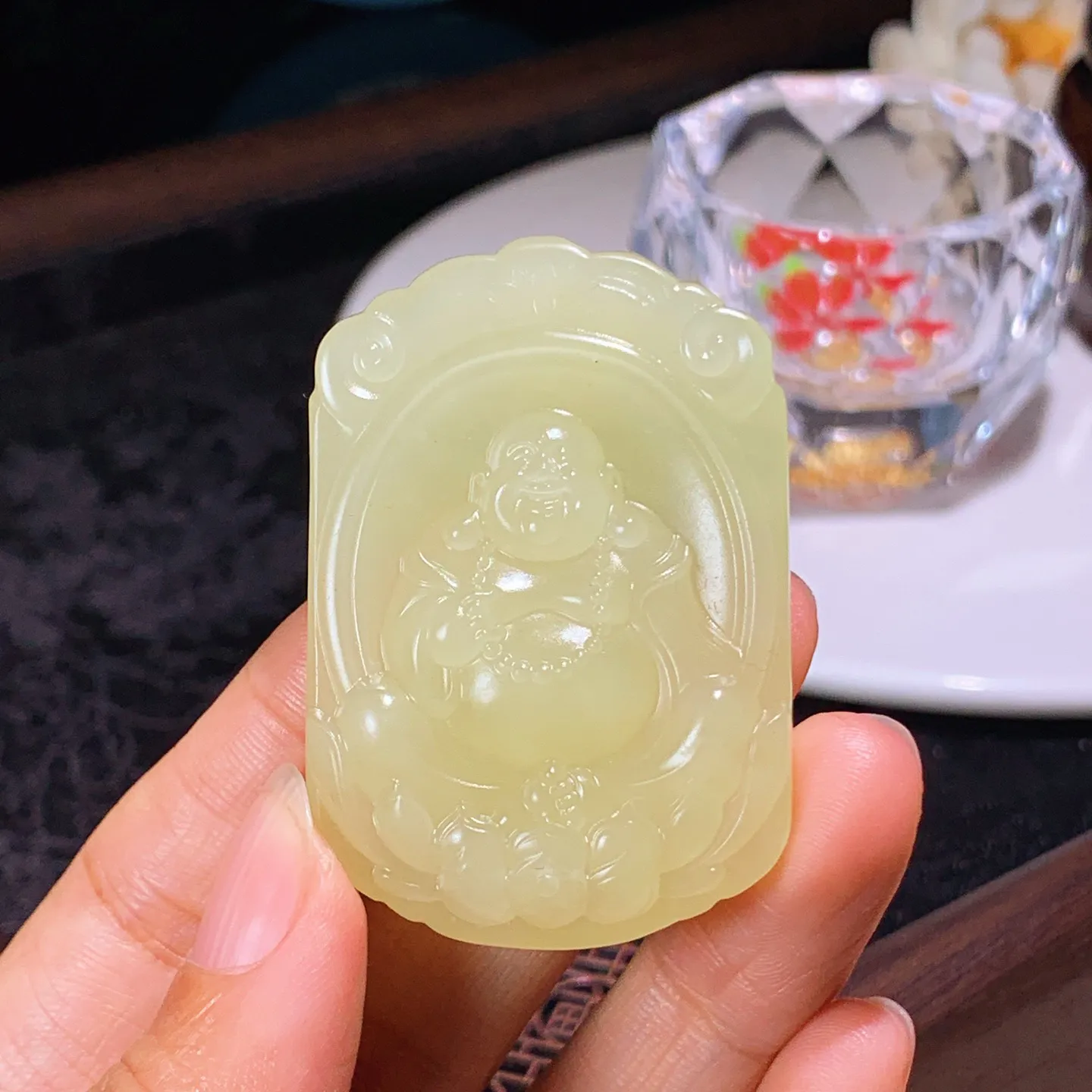 和田玉若羌黄口料佛引福来挂件。尺寸52/36/8重32.6克。玉质细腻油润。手推出油。佩戴高端典雅。lt251207