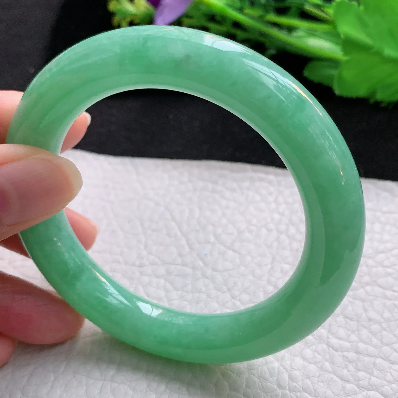 nr自然光56*11.3美人镯 翡翠a货玉手镯满绿高雅圆条玉手环