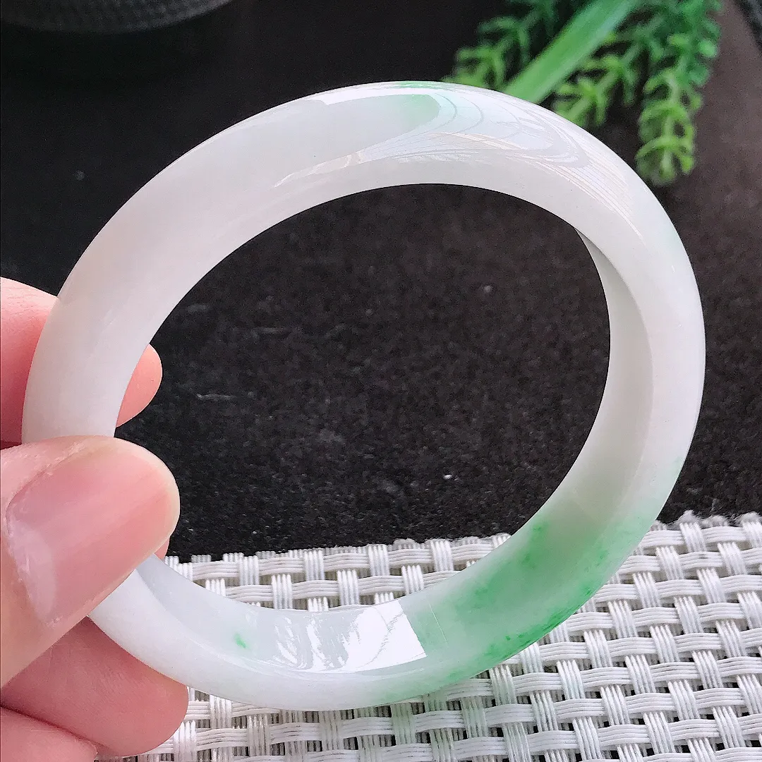 天然A货翡翠57.5/12.8/8.2老坑精美温润飘阳绿手镯宽边玉镯