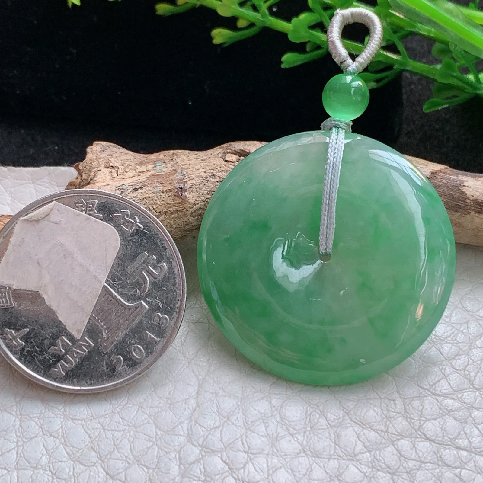 gp实拍32*5.2缅甸翡翠a货精雕冰绿大平安扣 玉扣玉吊坠 玉挂件